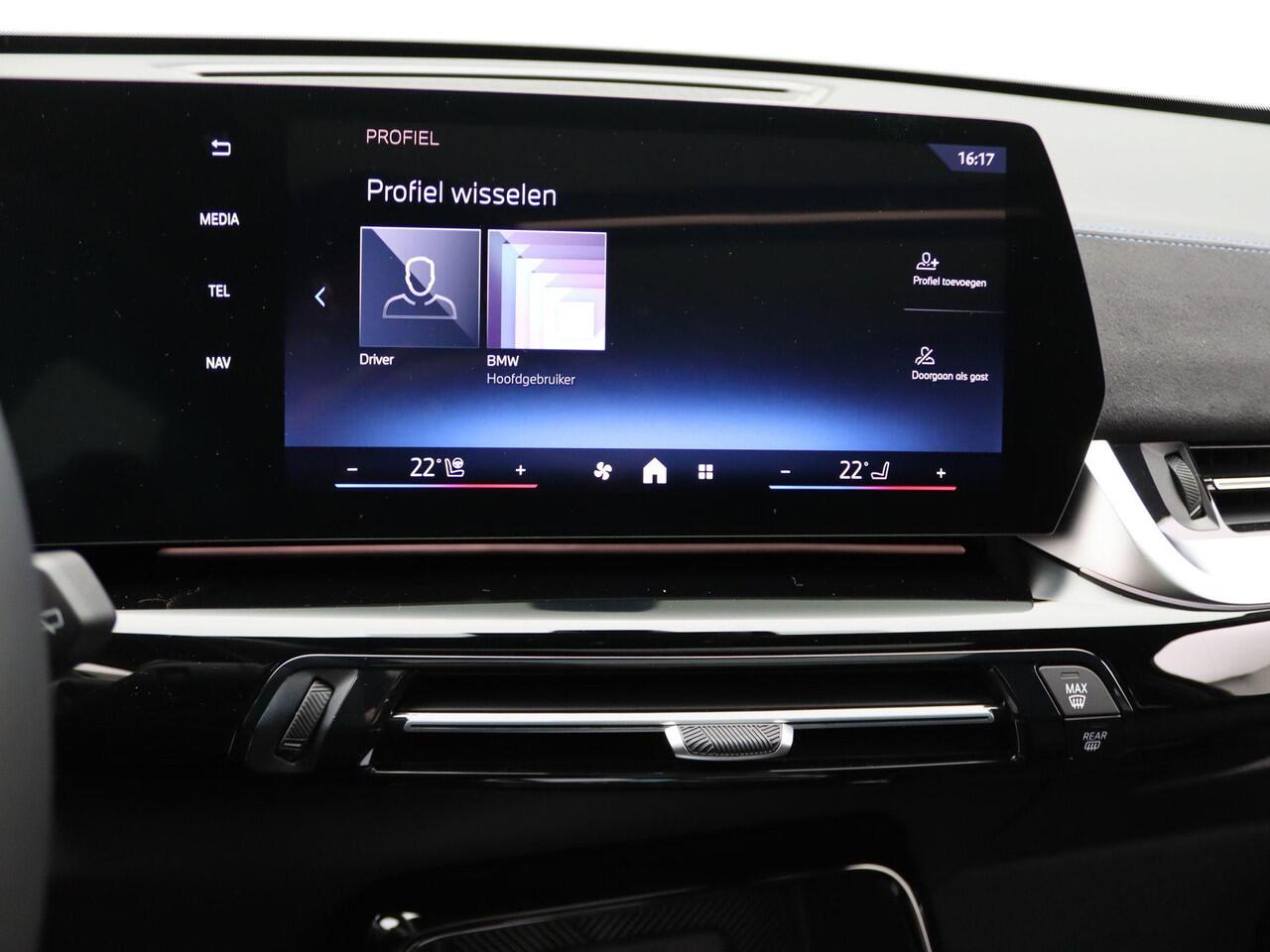 BMW X1 xDrive25e M Sportpakket Pro | Premium Pack | Stuurwielrand Verwarmd | Comfort Access | Trekhaak | Panoramadak | Driving Assistant | Parking Assistant | Harman Kardon | 19''