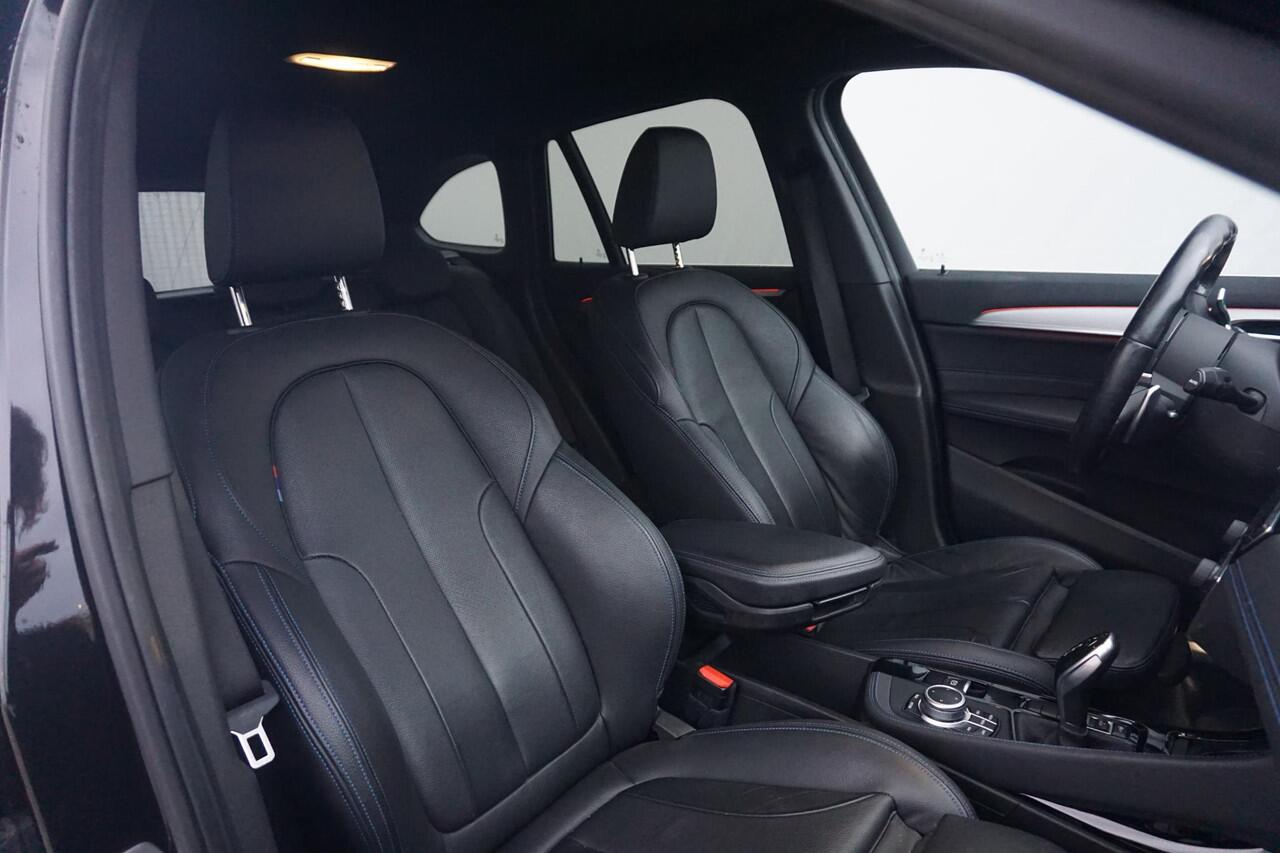 BMW X1 sDrive20i M Sport | Harman Kardon / Elektrische stoelen met Memory / Stoel & Stuurwielverwarming