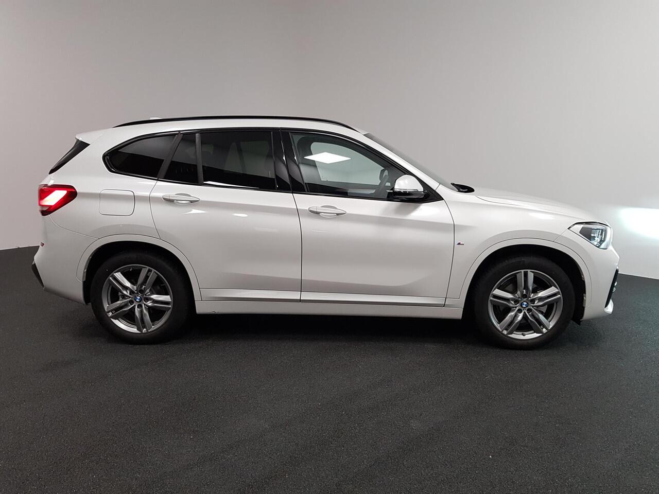 BMW X1 sDrive18i Steptronic M-Sport Executive Lederen Bekleding Navigatie Climate Control Camera Parkeer Sensoren