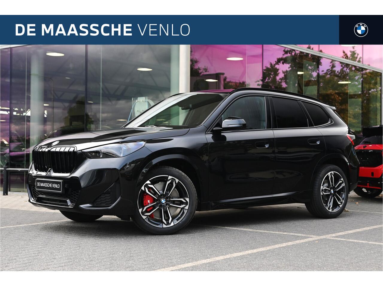 BMW X1 sDrive20i High Executive M Sport Automaat / Panoramadak / Trekhaak / Sportstoelen / M Adaptief onderstel / Adaptieve LED / Parking Assistant Plus / Head-Up / Comfort Access