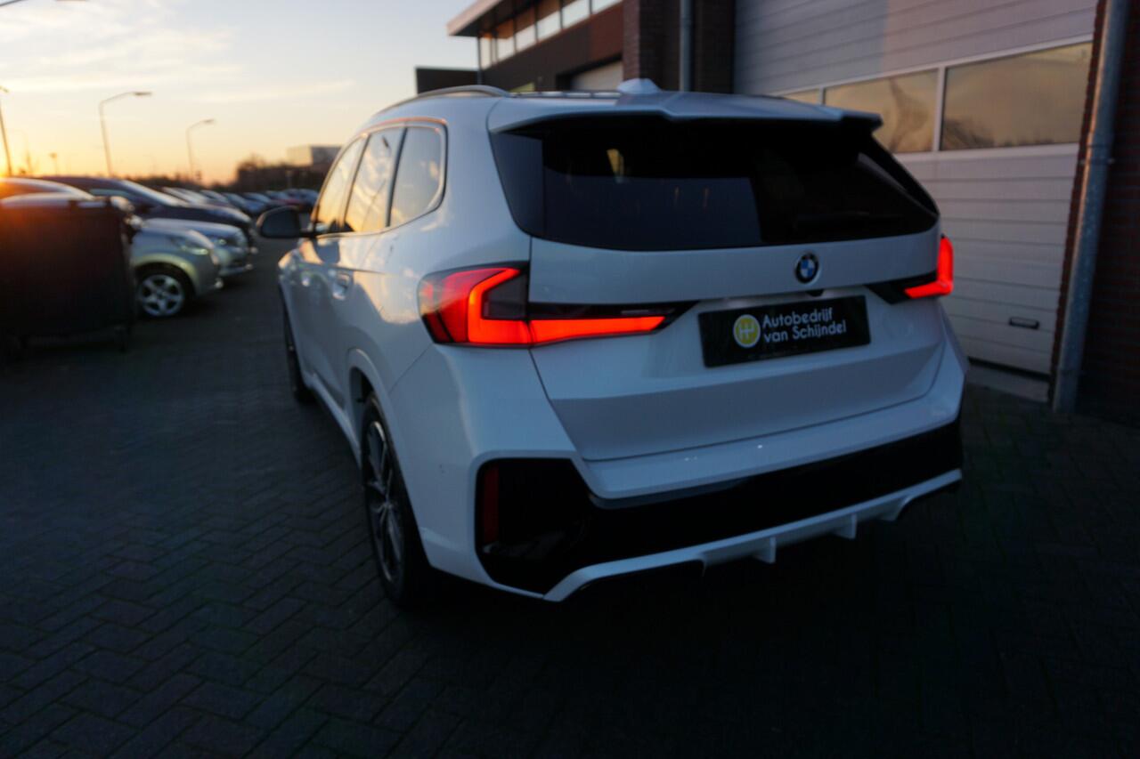 BMW X1 XDRIVE 23I 204PK M-SPORT SUPER NETTE STAAT VOLLEDIG DEALER ONDERHOUDEN ELECTR.TREKHAAK 360CAMERA ZWARTE HEMEL VOL LEDER STOELVERWARMING CRUISE CLIMA KEYLESS ELECTR.KLEP LMV FULL LED ENZ...