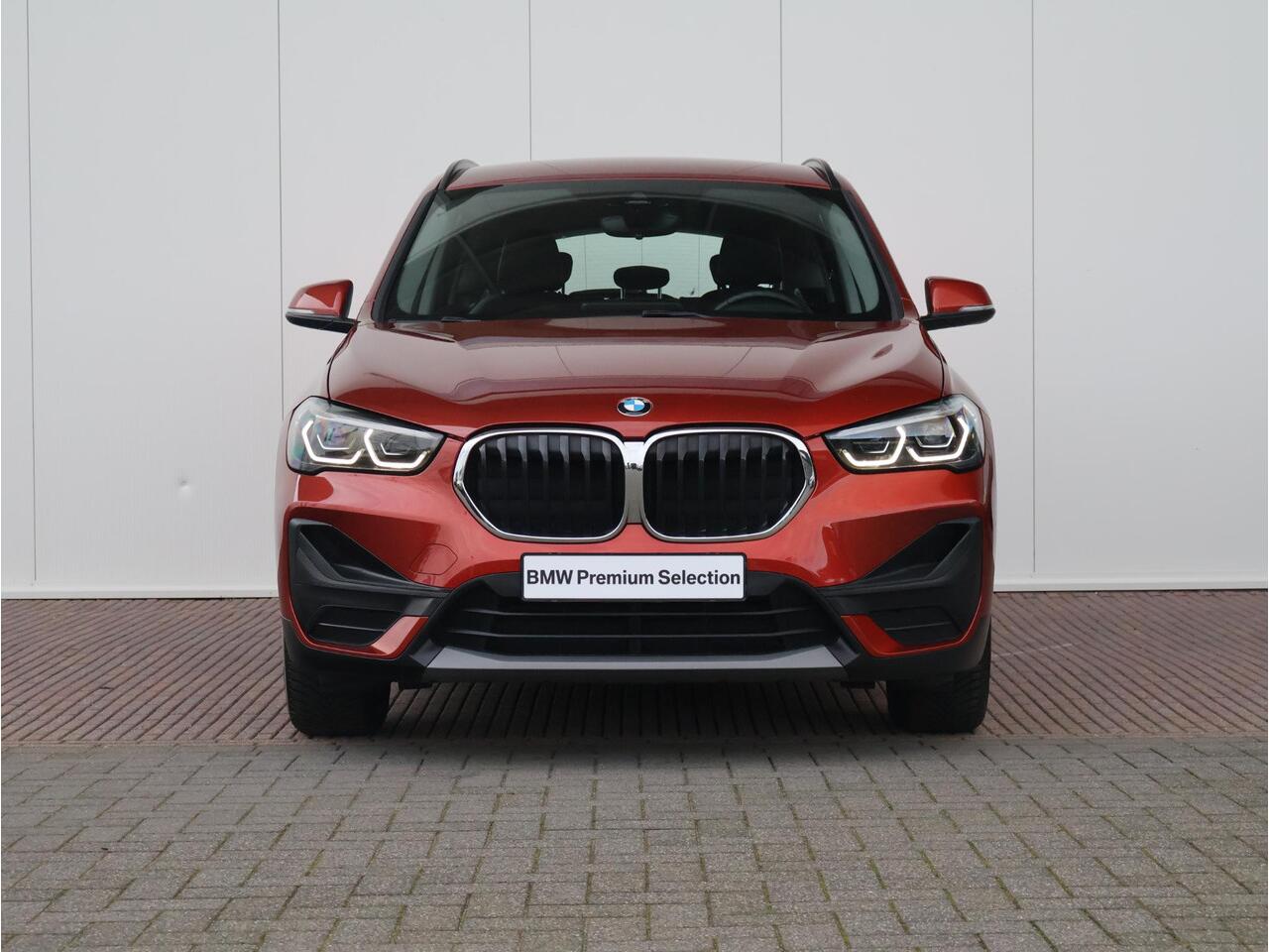 BMW X1 sDrive18i Executive Edition Achteruitrijcamera/ Elektrische Achterklep/ Cruise Control/ Head-Up