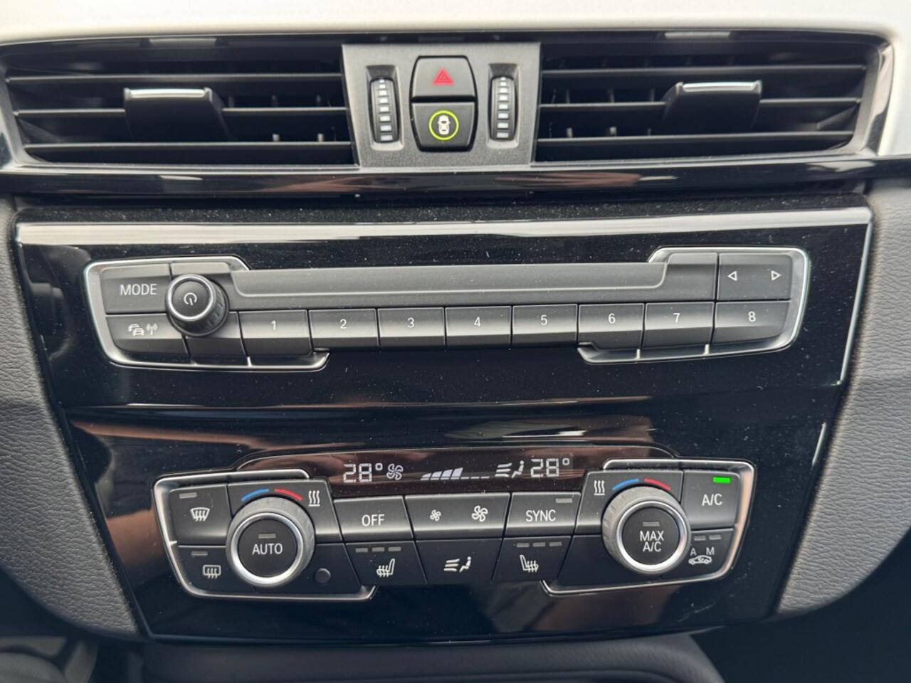 BMW X1 S-DRIVE 1.8 AUT. TREKHAAK LED NAVIGATIE AIRCO LMV PDC