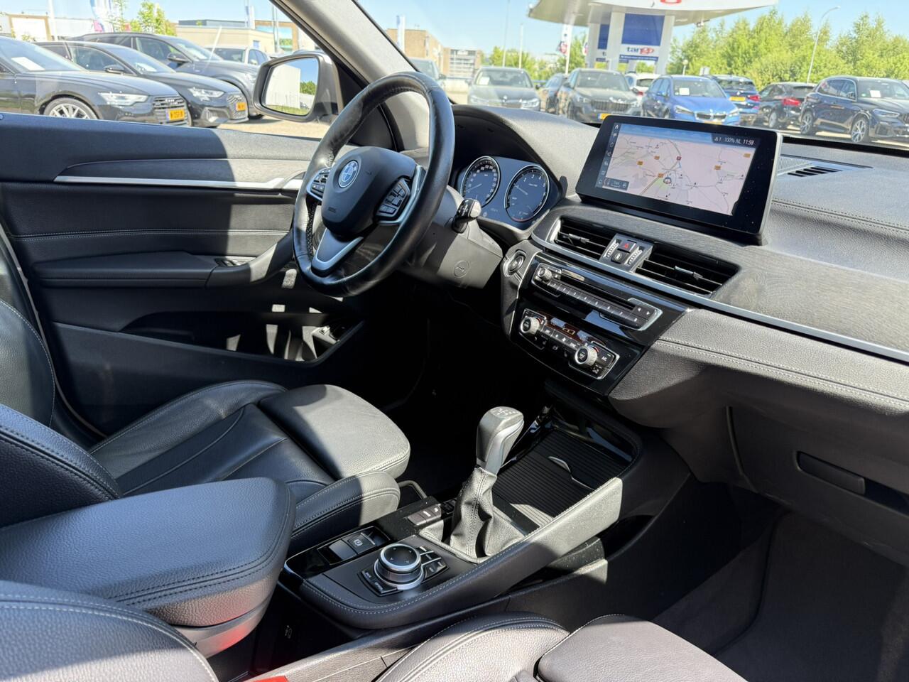 BMW X1 xDrive25e xLine Panoramadak Stuurverwarming Head-Up Display Achteruitrijcamera ACC