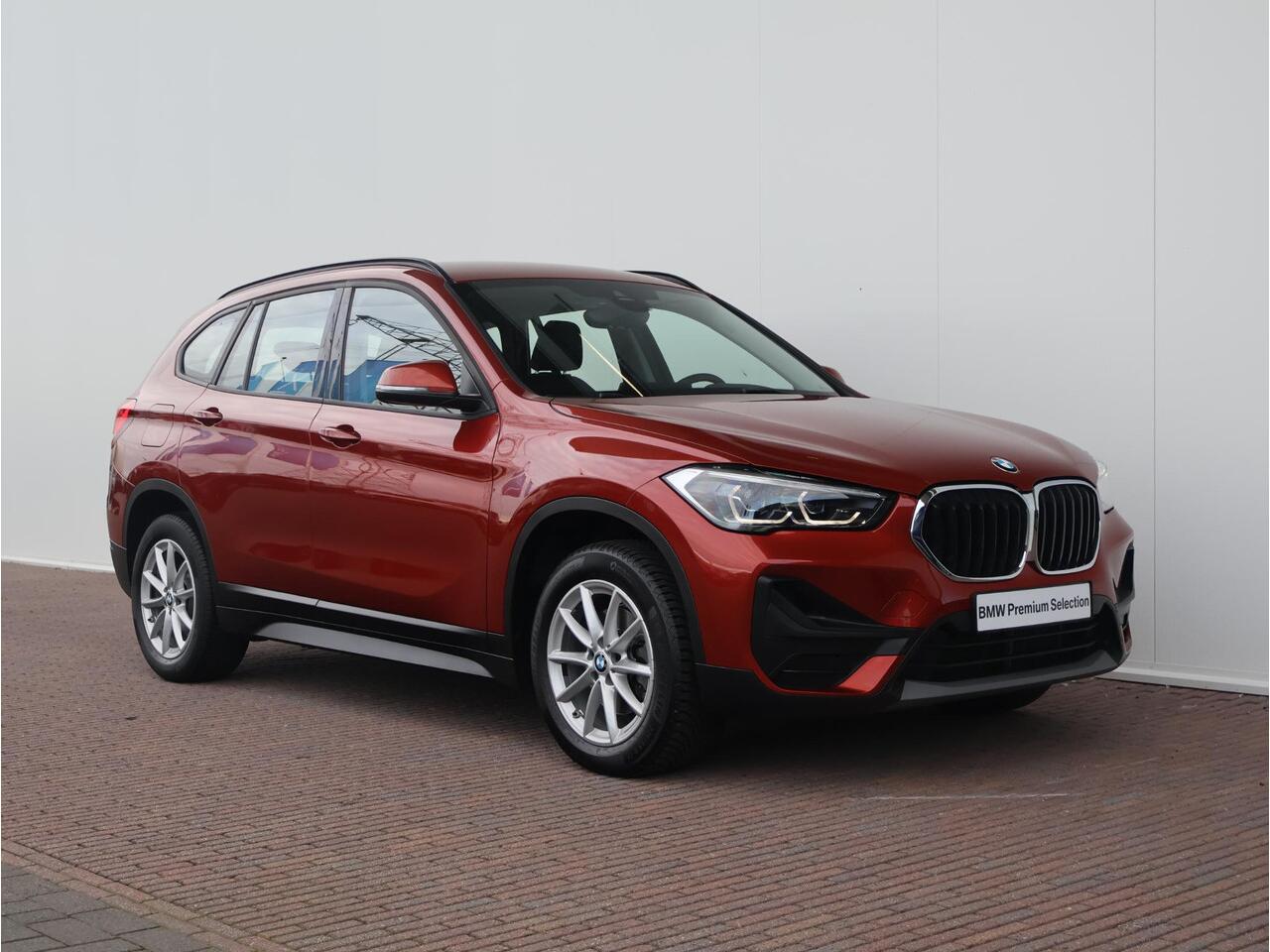 BMW X1 sDrive18i Executive Edition Achteruitrijcamera/ Elektrische Achterklep/ Cruise Control/ Head-Up