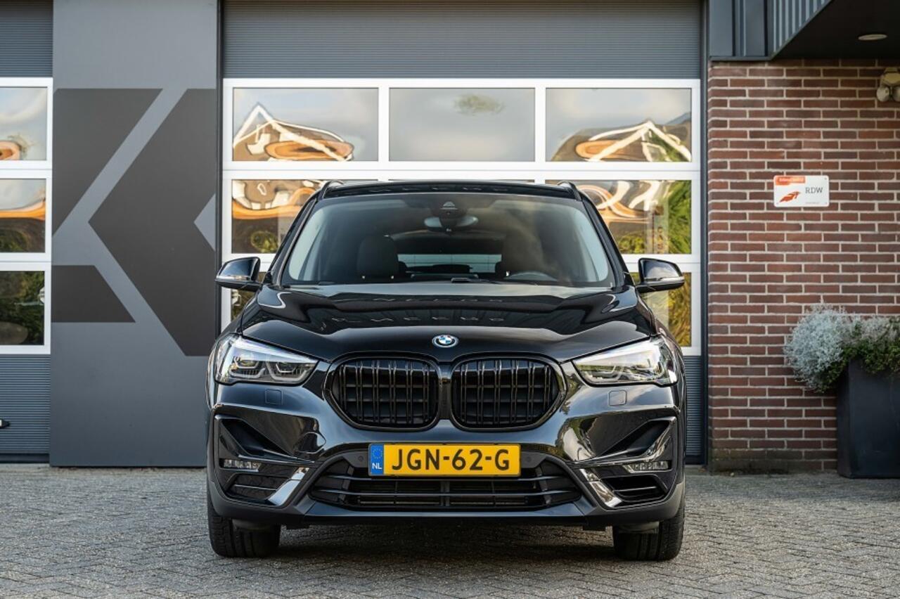 BMW X1 25e xDrive | Sportline | Stoelverwarming | Ambiente verlichting | Cruise control | Head-Up | Adap. led | Trekhaak | 18' inch |