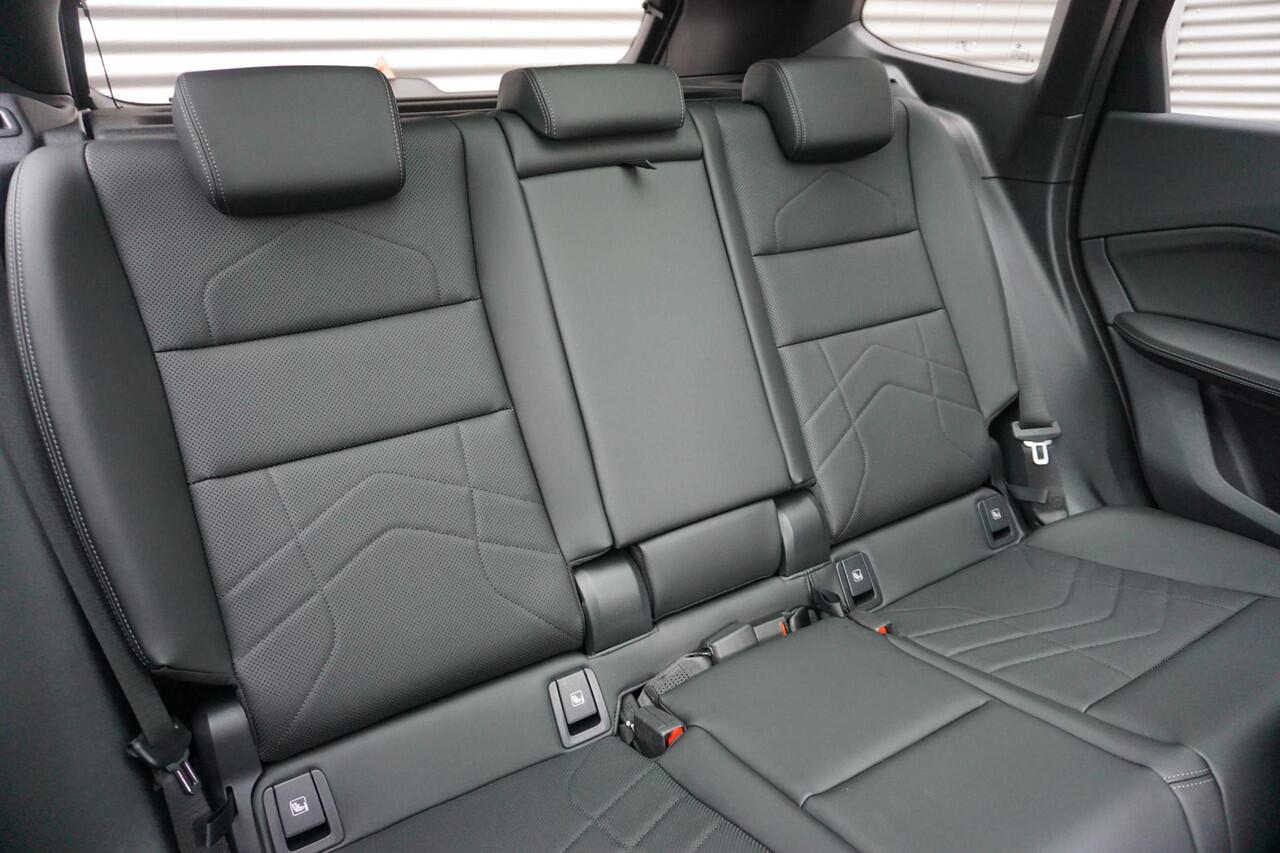 BMW X1 xDrive25e M Sportpakket | Comfort Pack | Trekhaak met elektrisch wegklapbare kogel | Glazen panoramadak | Harman-Kardon sound system