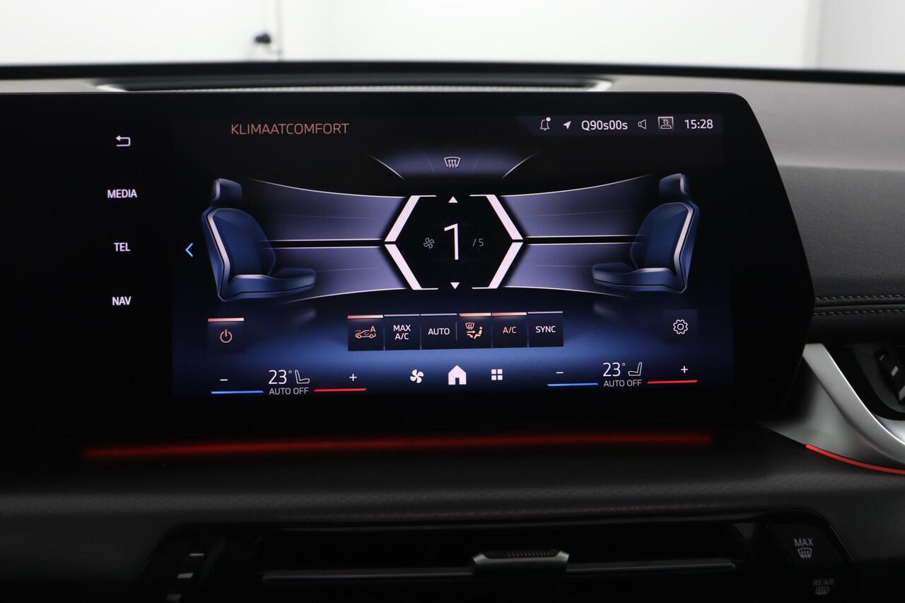 BMW X1 xDrive25e | M-Sportpakket Pro | Glazen Panoramadak | Trekhaak Elektrisch | Leder | Camera | Elektrische stoelen | Harman Kardon | Comfort Access