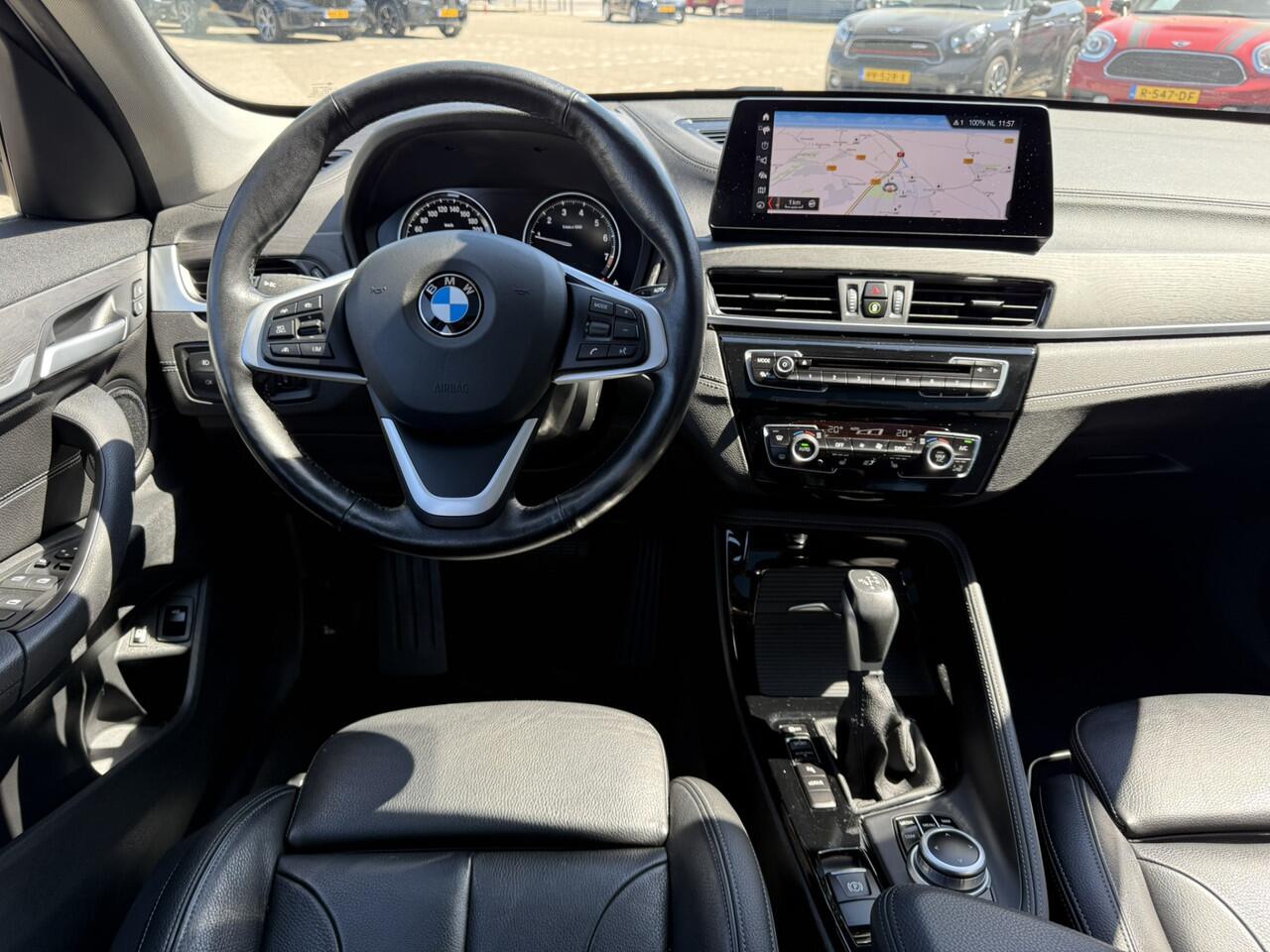 BMW X1 xDrive25e xLine Panoramadak Stuurverwarming Head-Up Display Achteruitrijcamera ACC