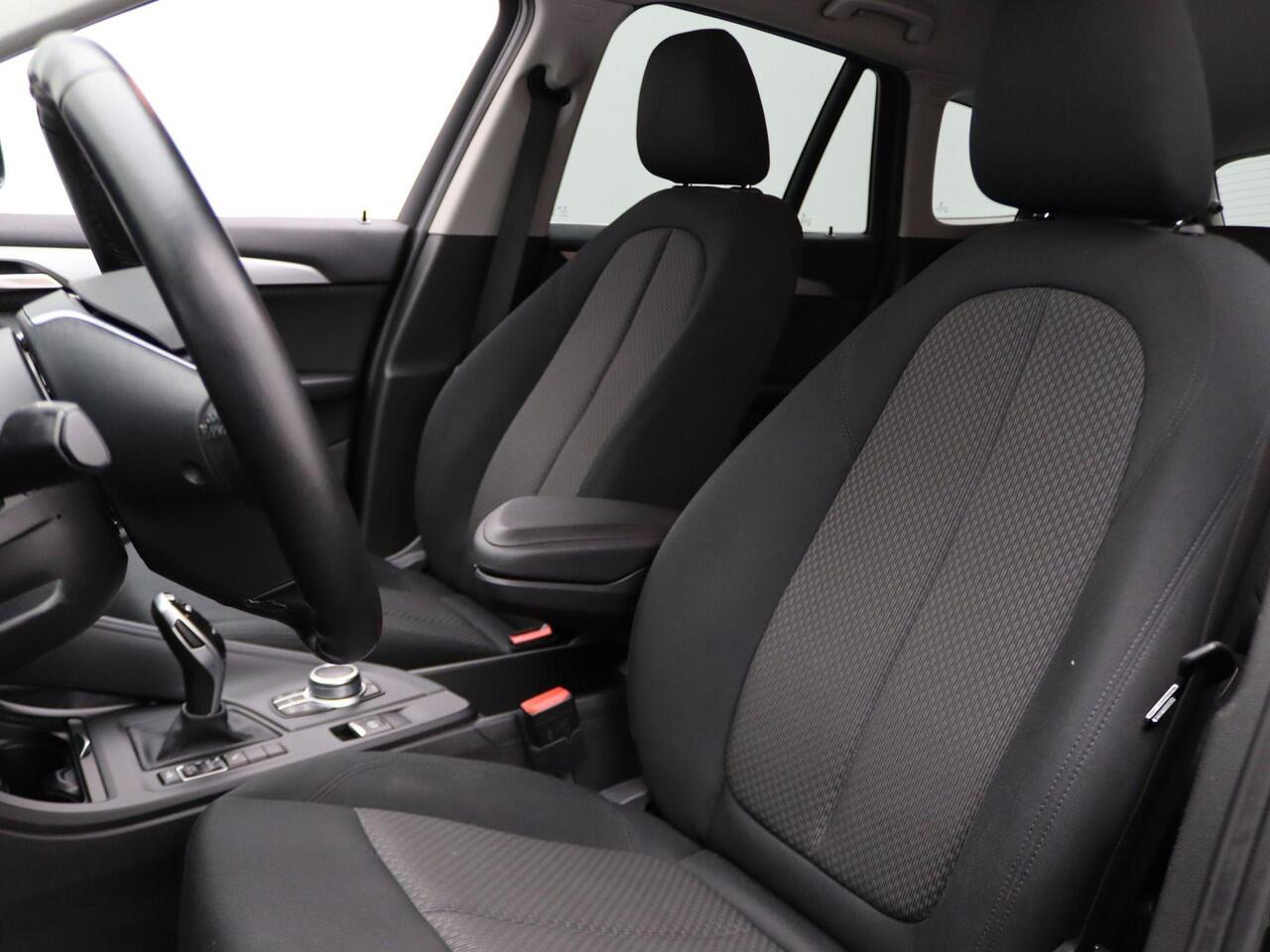 BMW X1 sDrive18i Achteruitrijcamera | Head-up Display | Afneembare Trekhaak | Navigatie Prof. | LM 17''