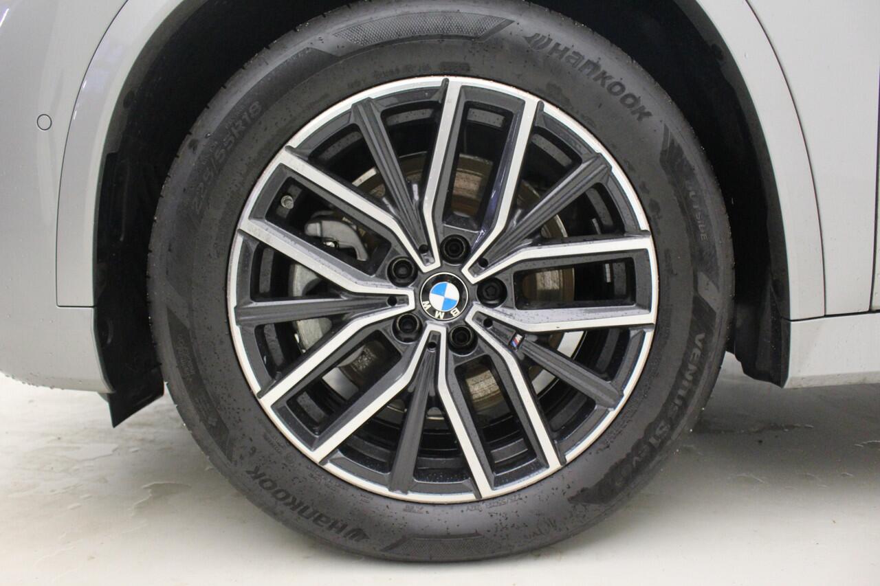 BMW X1 xDrive25e M-Sport | Panorama | Voorbereiding Driving Assistant Plus | Trekhaak | Camera