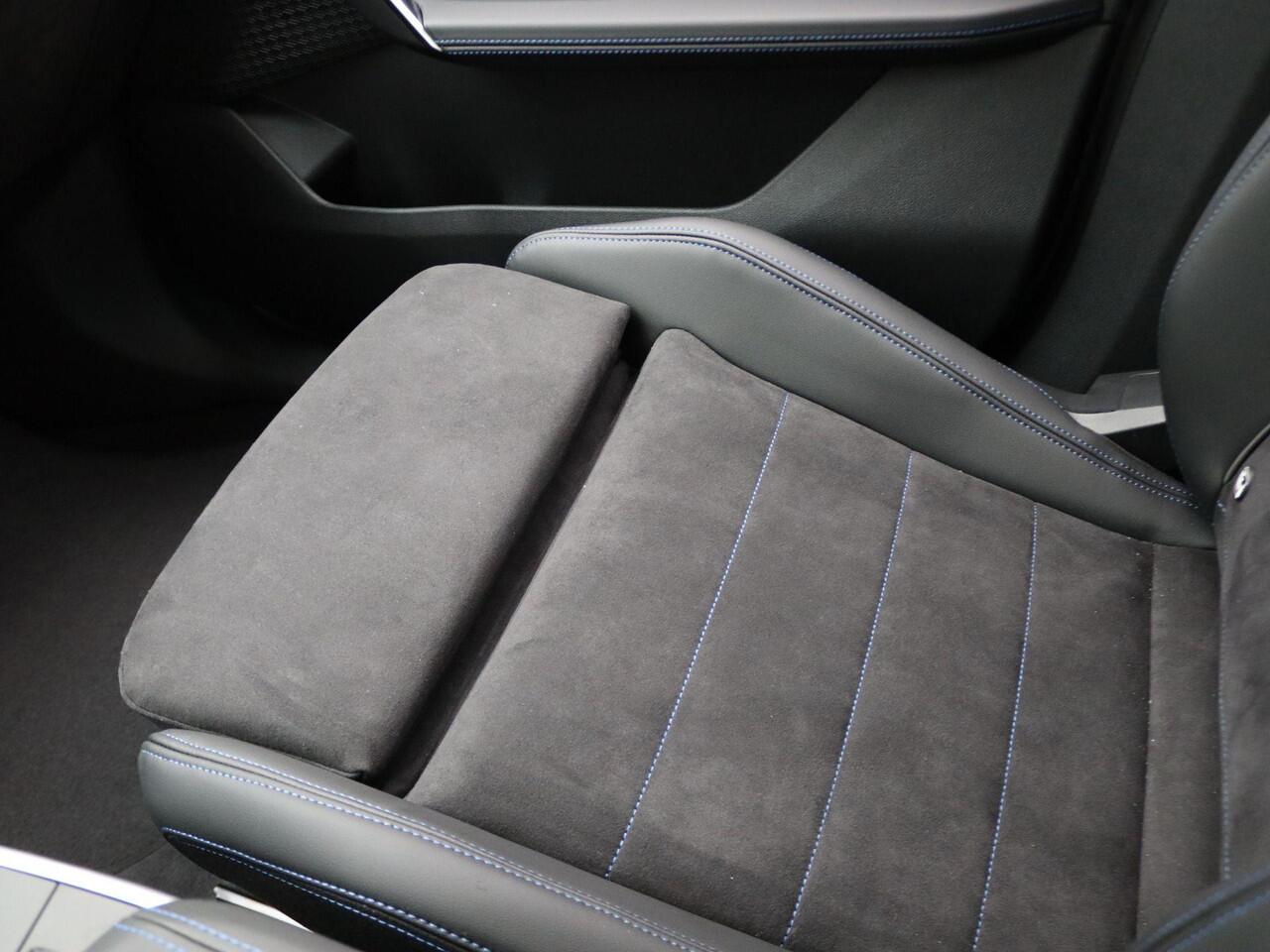 BMW X1 xDrive25e M Sportpakket Pro | Premium Pack | Travel Pack | Stuurwielrand Verwarmd | Trekhaak | Panoramadak | Driving Assistant | Parking Assistant | Harman Kardon | 19''