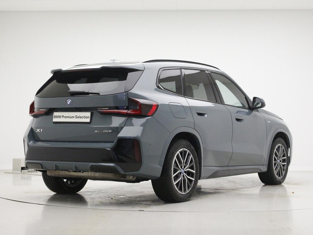 BMW X1 xDrive25e M-Sport | Panorama | Voorbereiding Driving Assistant Plus | Trekhaak | Camera