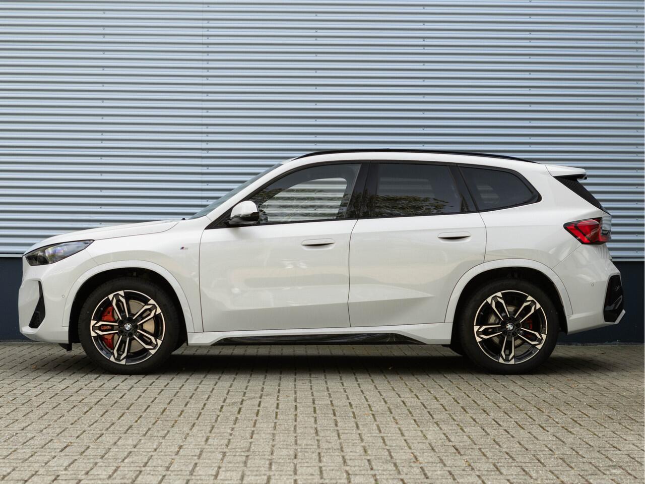 BMW X1 sDrive18i M-Sport Pro - Pano - Trekhaak - Driving Ass Plus - Harman Kardon