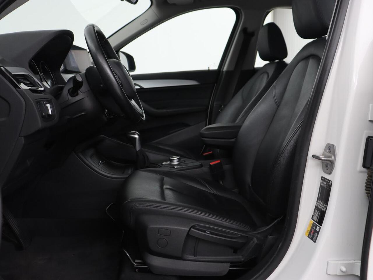 BMW X1 xDrive25e eDrive Edition | Leder | Head-Up | Stoelverwarming | Full LED | Navigatie | Climate control | Parkeerhulp | Cruise control | DAB