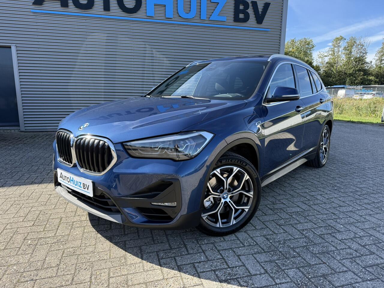BMW X1 xDrive 25e Advantage Panoramadak Trekhaak LED Achteruitrijcamera Navi Pro HiFi-speakersysteem DAB