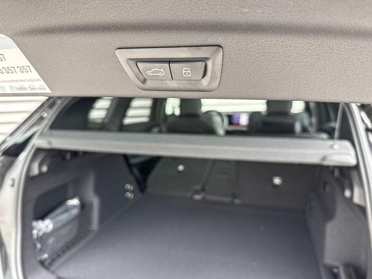 BMW X1 xDrive25e M Sportpakket Pro / Premium Pack / Comfort Pack / Travel Pack / Trekhaak / Panoramadak