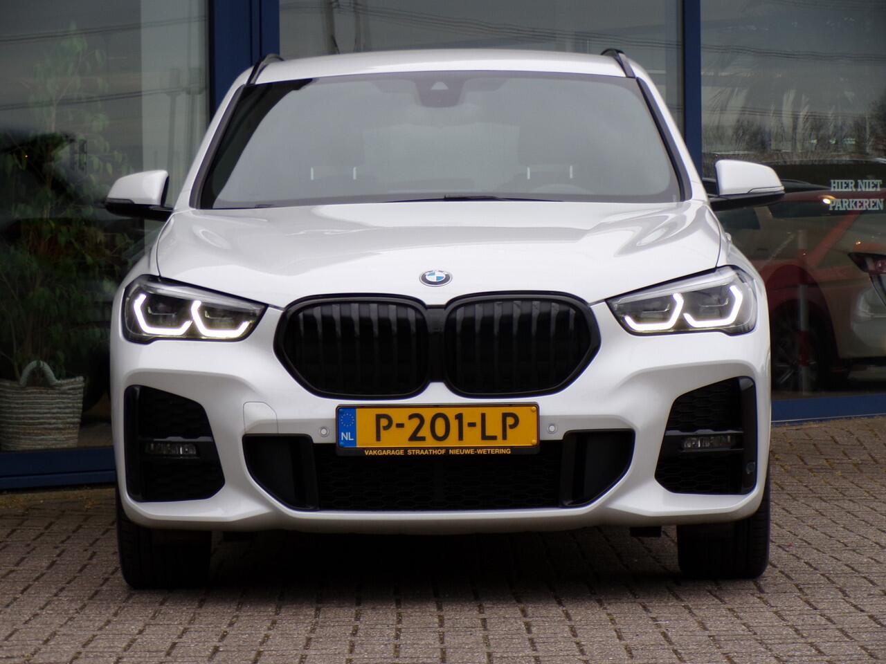 BMW X1 sDrive20i M-Sport, Apple Carplay / Trekhaak / Full LED / HiFi audio / Head up Display / Parkeersensoren