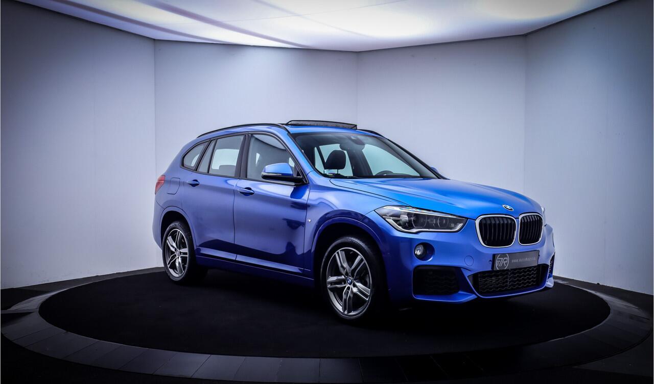 BMW X1 20iA M-SPORT Edition PANO | HEAD UP | CAMERA | ALCANTARA | STOELVERW | NAVI | DAB | ELEK KLEP | LMV 18''
