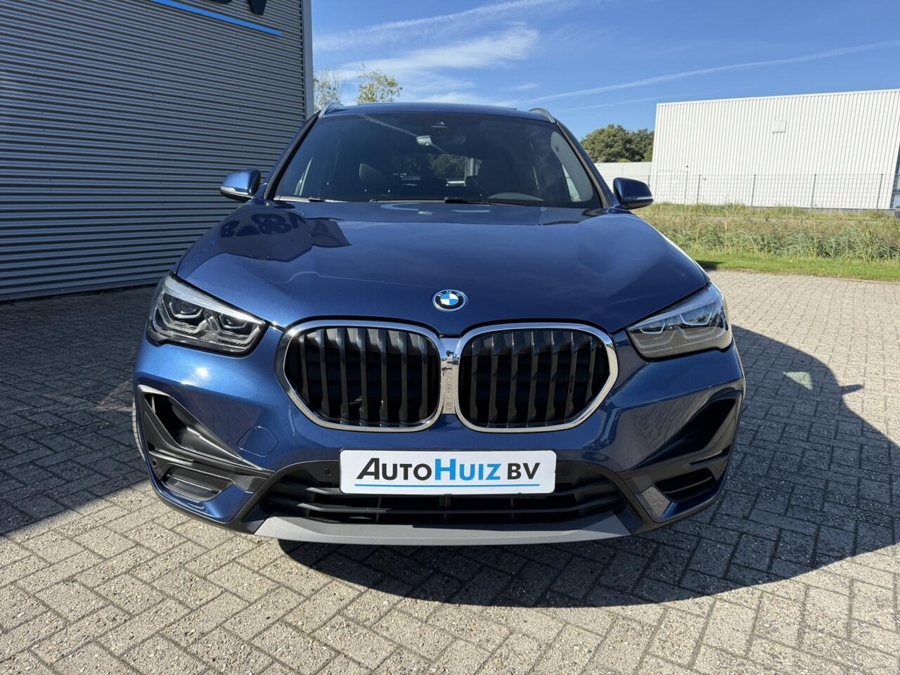 BMW X1 xDrive 25e Advantage Panoramadak Trekhaak LED Achteruitrijcamera Navi Pro HiFi-speakersysteem DAB