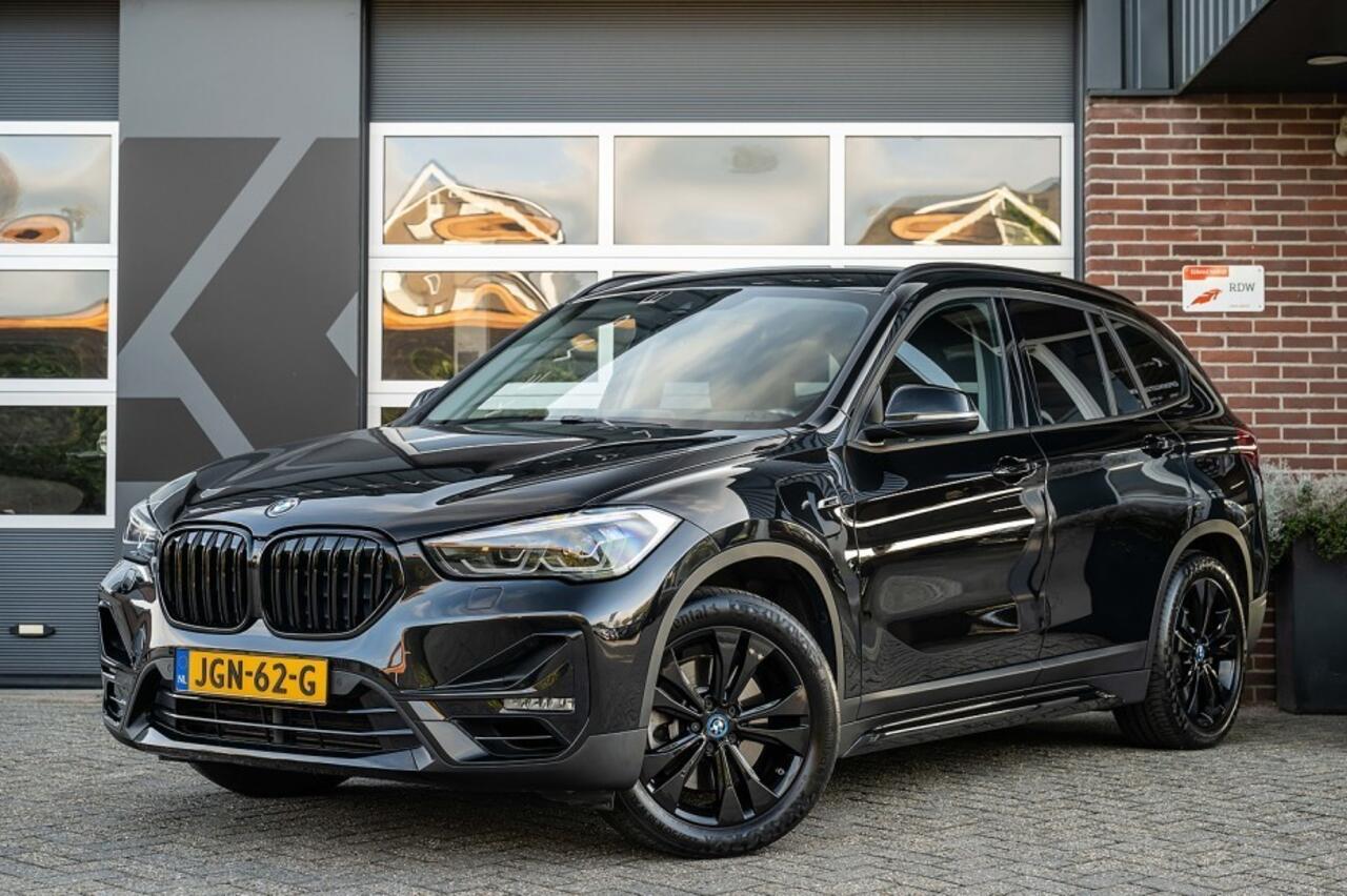 BMW X1 25e xDrive | Sportline | Stoelverwarming | Ambiente verlichting | Cruise control | Head-Up | Adap. led | Trekhaak | 18' inch |