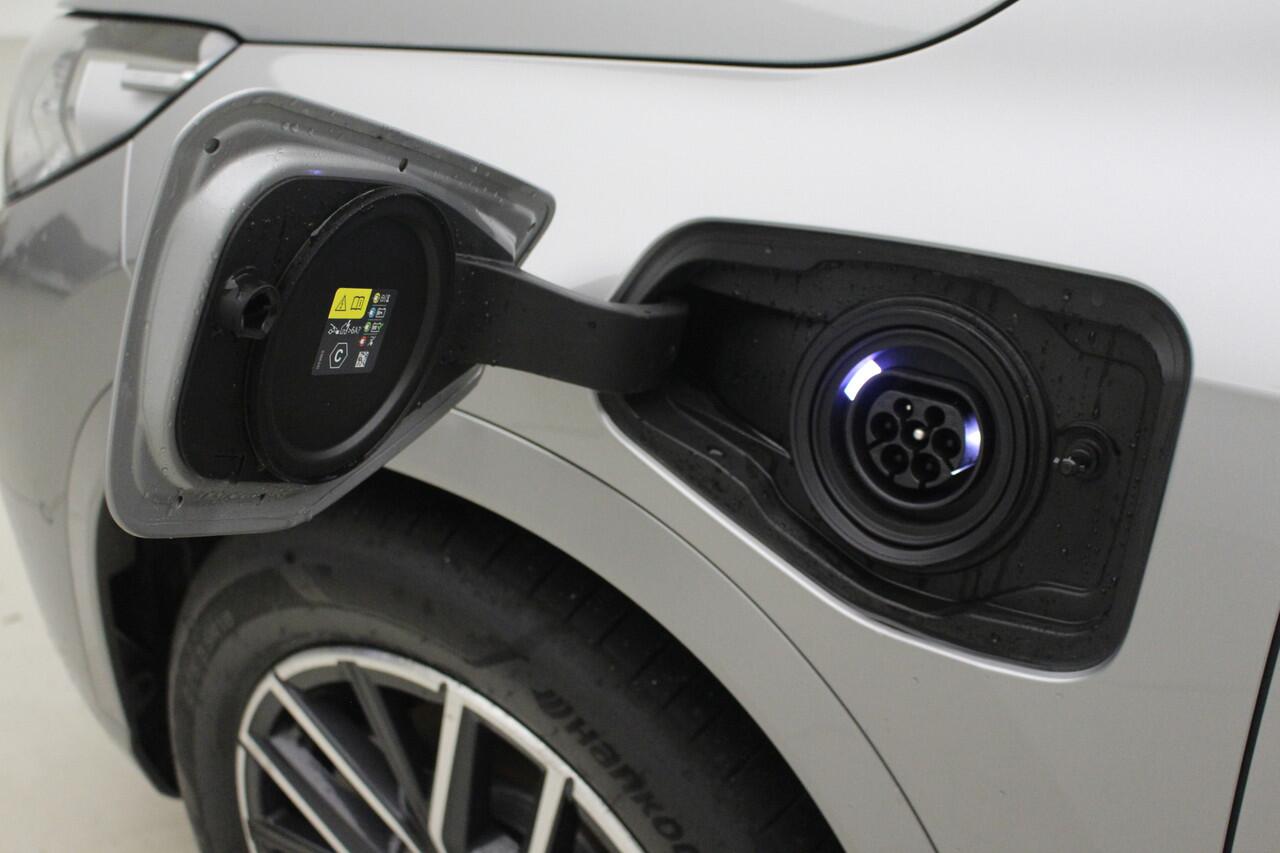 BMW X1 xDrive25e M-Sport | Panorama | Voorbereiding Driving Assistant Plus | Trekhaak | Camera