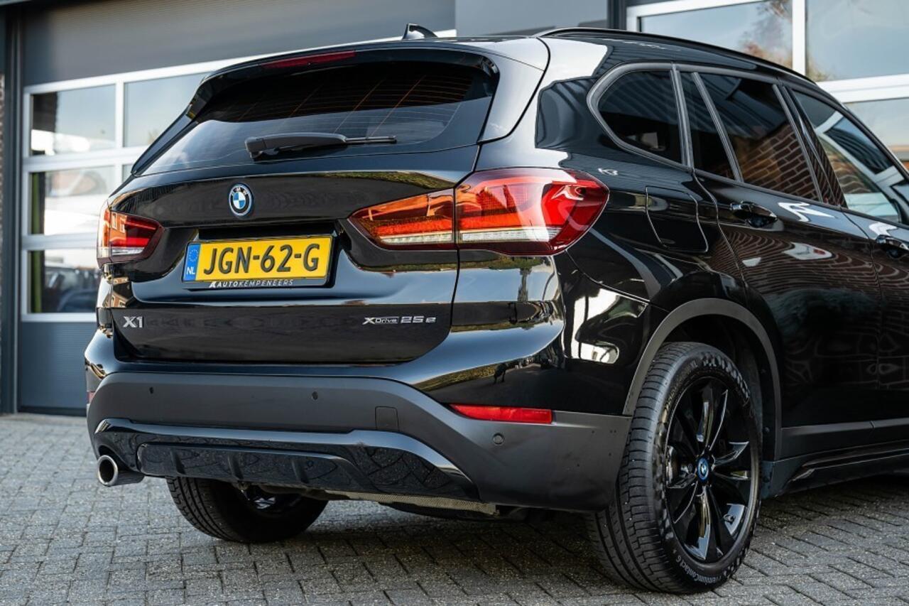 BMW X1 25e xDrive | Sportline | Stoelverwarming | Ambiente verlichting | Cruise control | Head-Up | Adap. led | Trekhaak | 18' inch |
