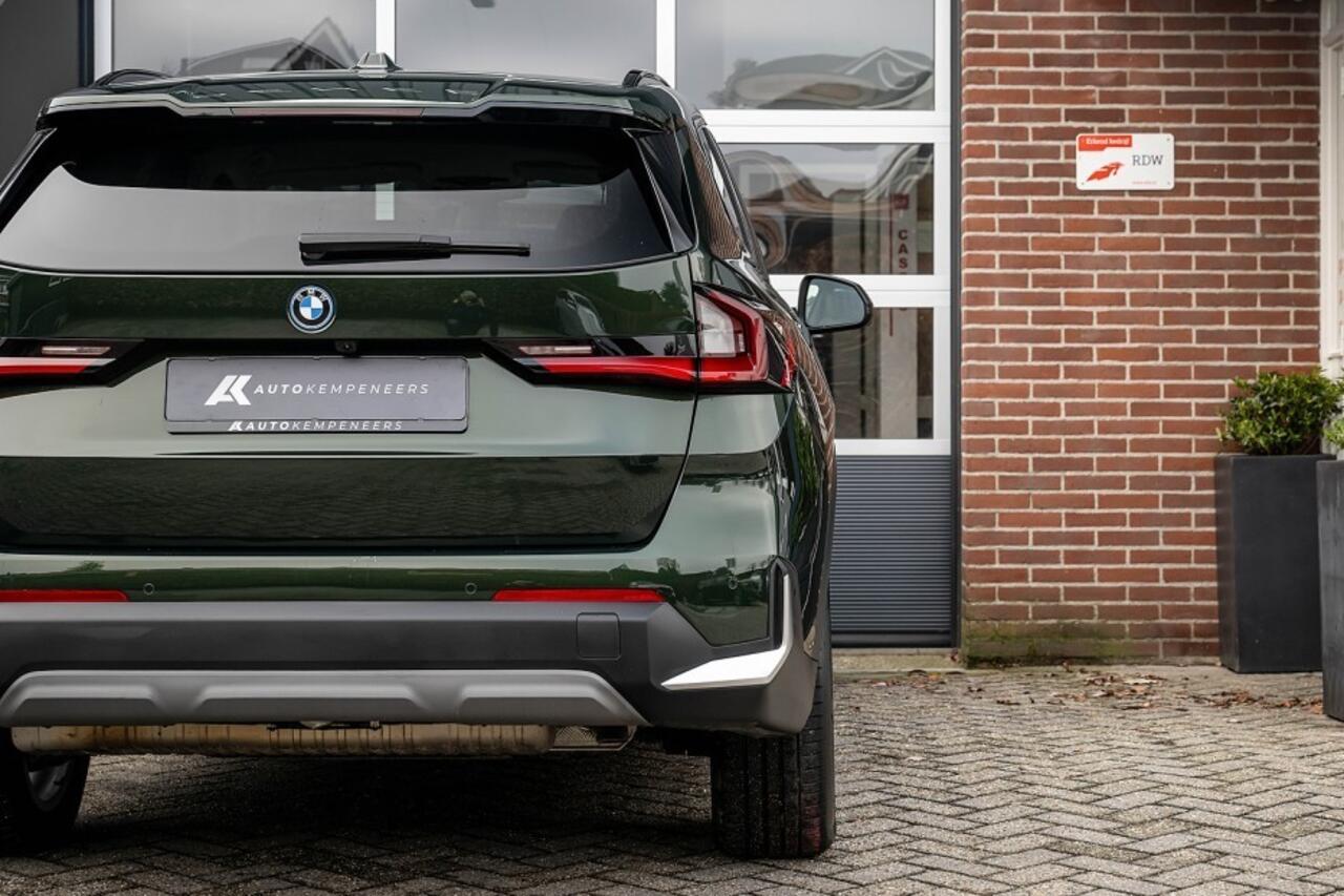 BMW X1 25e xDrive | Head-Up | 360° | Trekhaak | Keyless | Memory | Leder | Sanremo Grün |