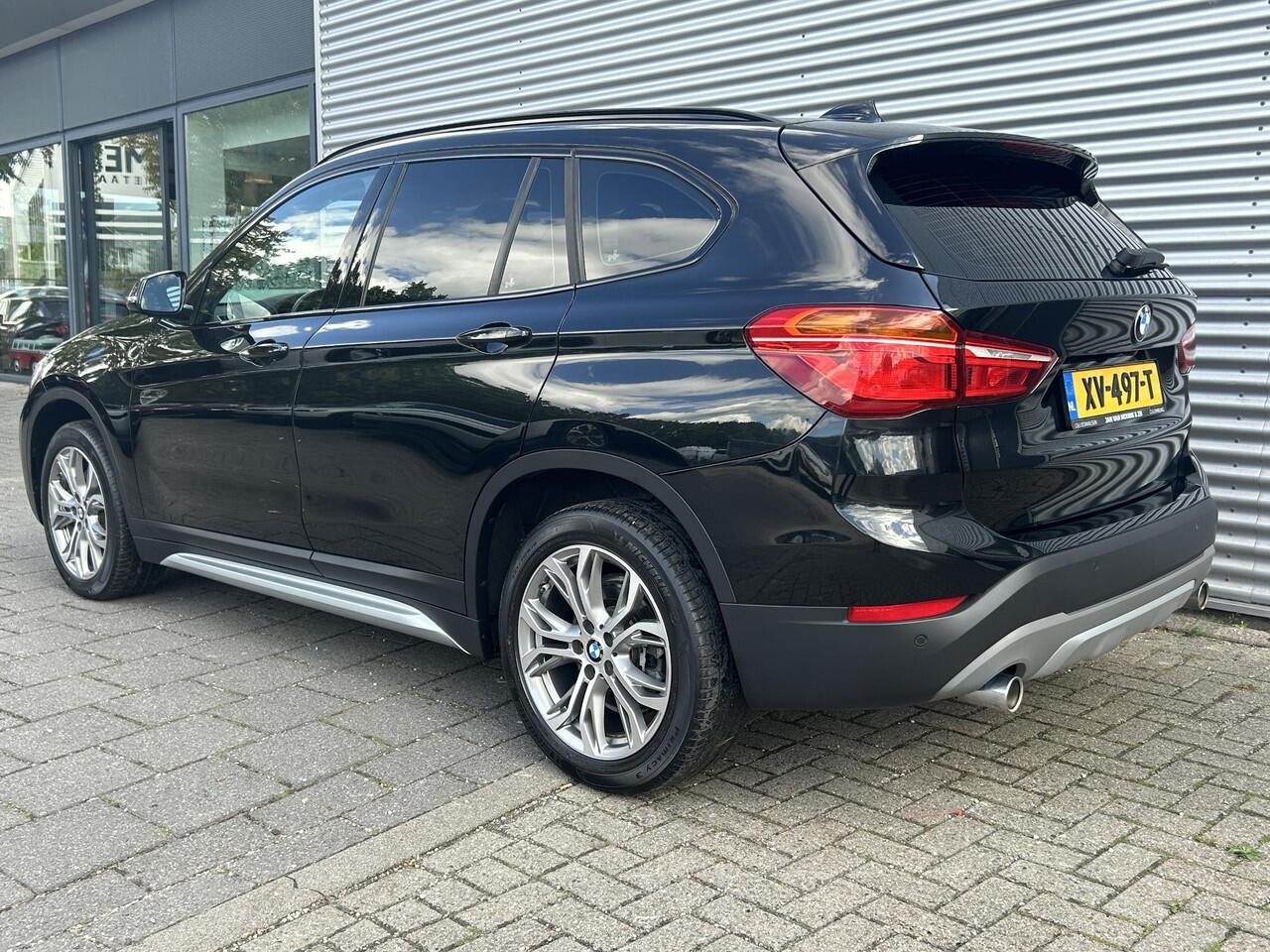 BMW X1 sDrive20i Orange Edition III | Trekhaak | Camera |