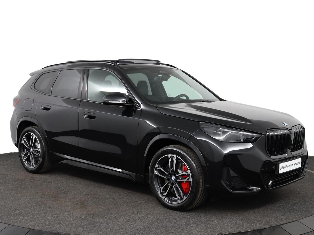 BMW X1 sDrive20i M Sportpakket Pro | Trekhaak | Panoramadak | Driving Assistant Plus | Harman-Kardon | Comfort Access