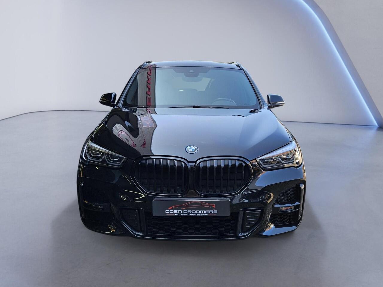 BMW X1 xDrive25e M Sport /Apple Carplay/Sportstoelen/Parkeersens. V+A+Cam/Stoelverw./Elektr. Klep/DAB+/Sperdiff/Trekhaak/(MET GARANTIE*)