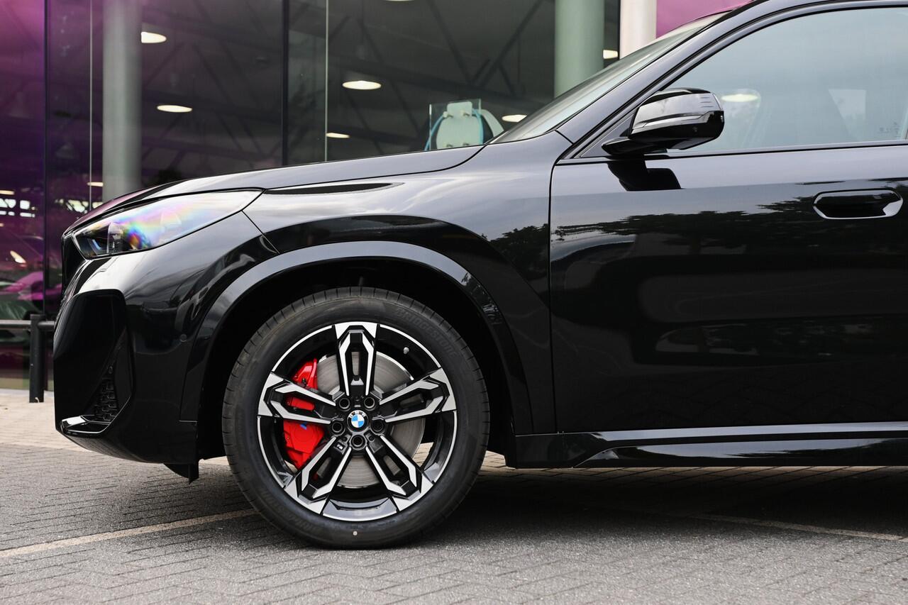 BMW X1 sDrive20i High Executive M Sport Automaat / Panoramadak / Trekhaak / Sportstoelen / M Adaptief onderstel / Adaptieve LED / Parking Assistant Plus / Head-Up / Comfort Access