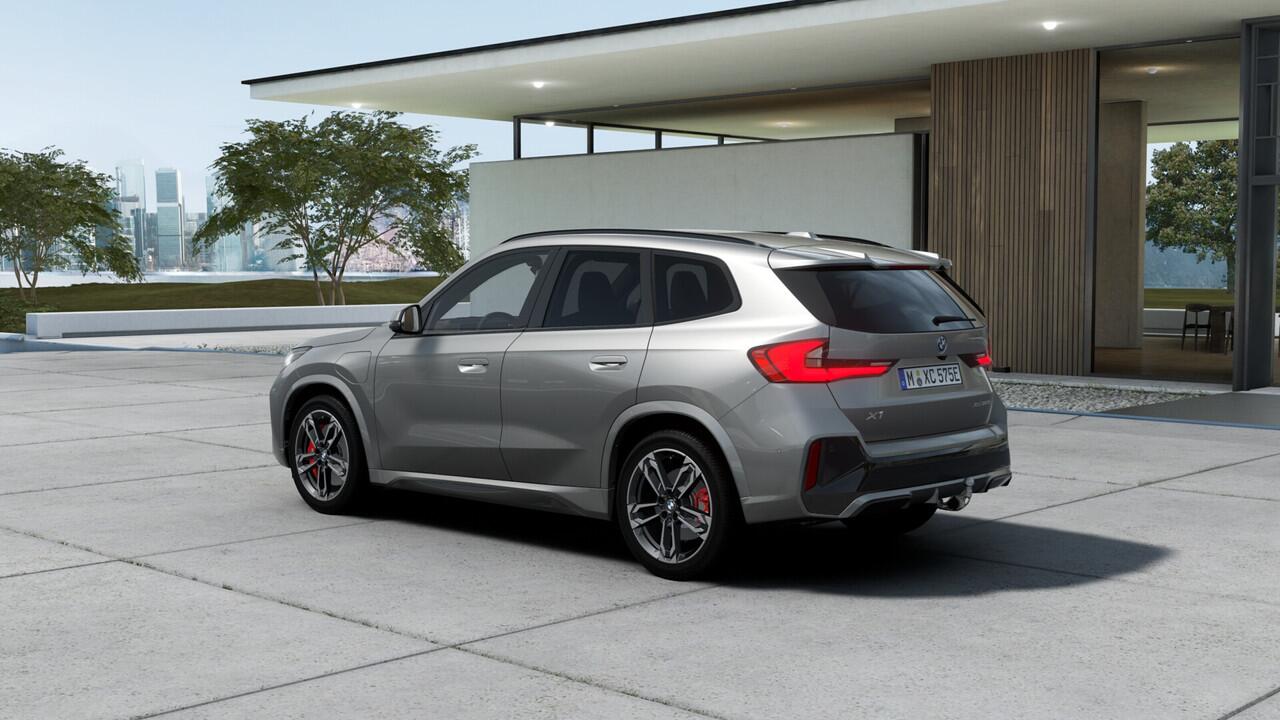 BMW X1 xDrive30e High Executive M Sport Automaat / Trekhaak / Sportstoelen / Adaptieve LED / M Adaptief onderstel / Parking Assistant Plus / Head-Up / Comfort Access