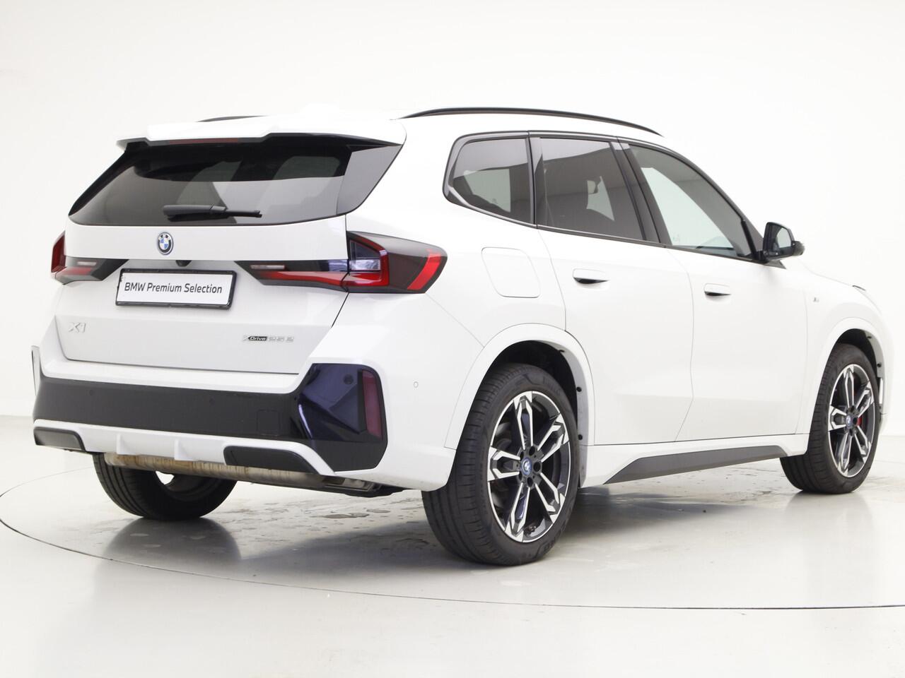 BMW X1 xDrive25e M-Sport Pro | Panorama | 19" | Massage | Harman Kardon |Voorbereiding Driving Assistant Plus