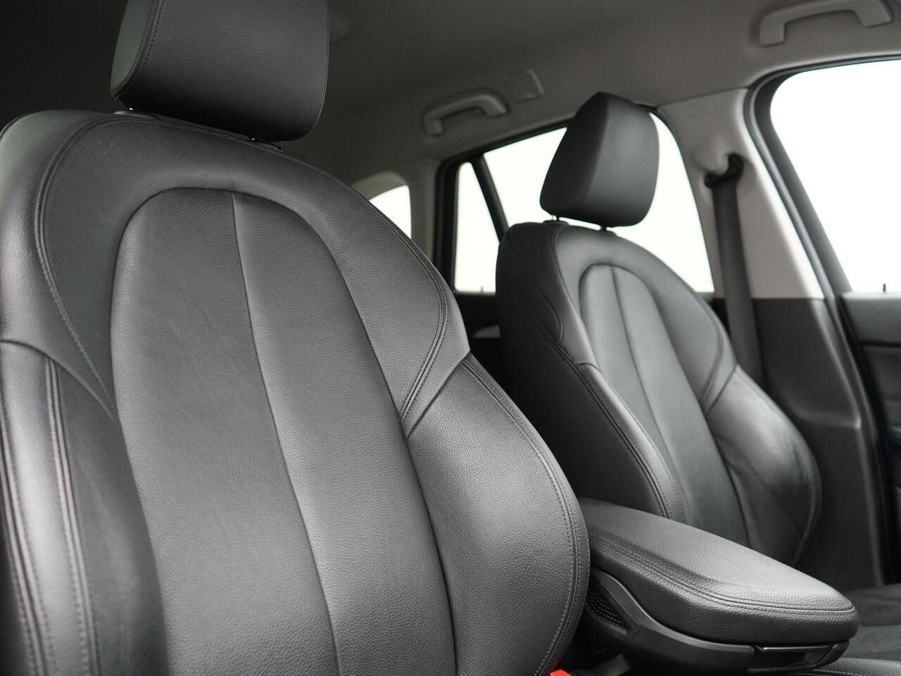 BMW X1 xDrive25e Sportline Plug In Hybrid 220pk Dealer O.H PHEV | Head Up | Cruise Control | Camera | Lederen Sportstoelen Verwarmd | Navigatie | Keyless | DAB |