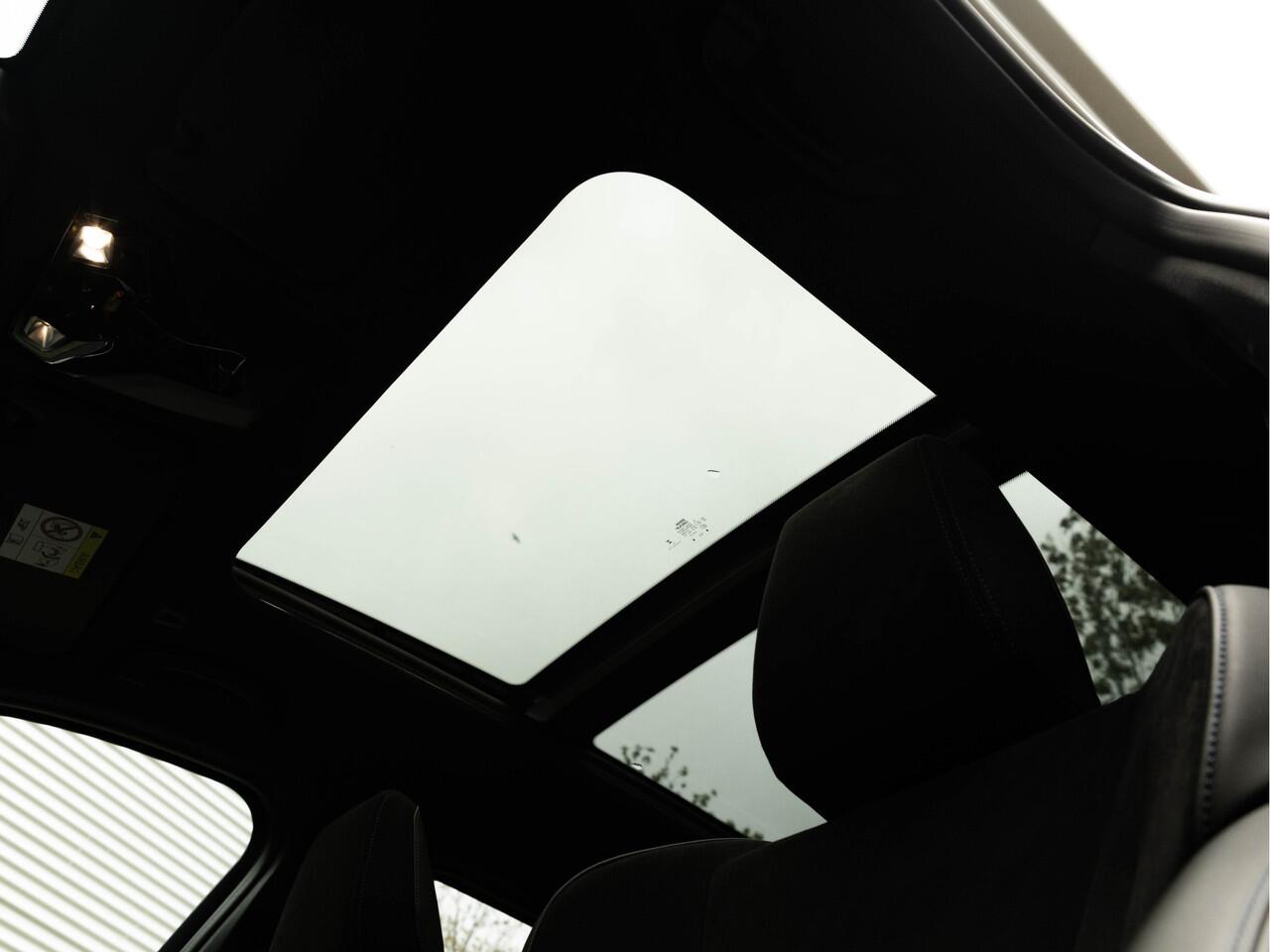 BMW X1 sDrive18i M-Sport Pro - Pano - Trekhaak - Driving Ass Plus - Harman Kardon