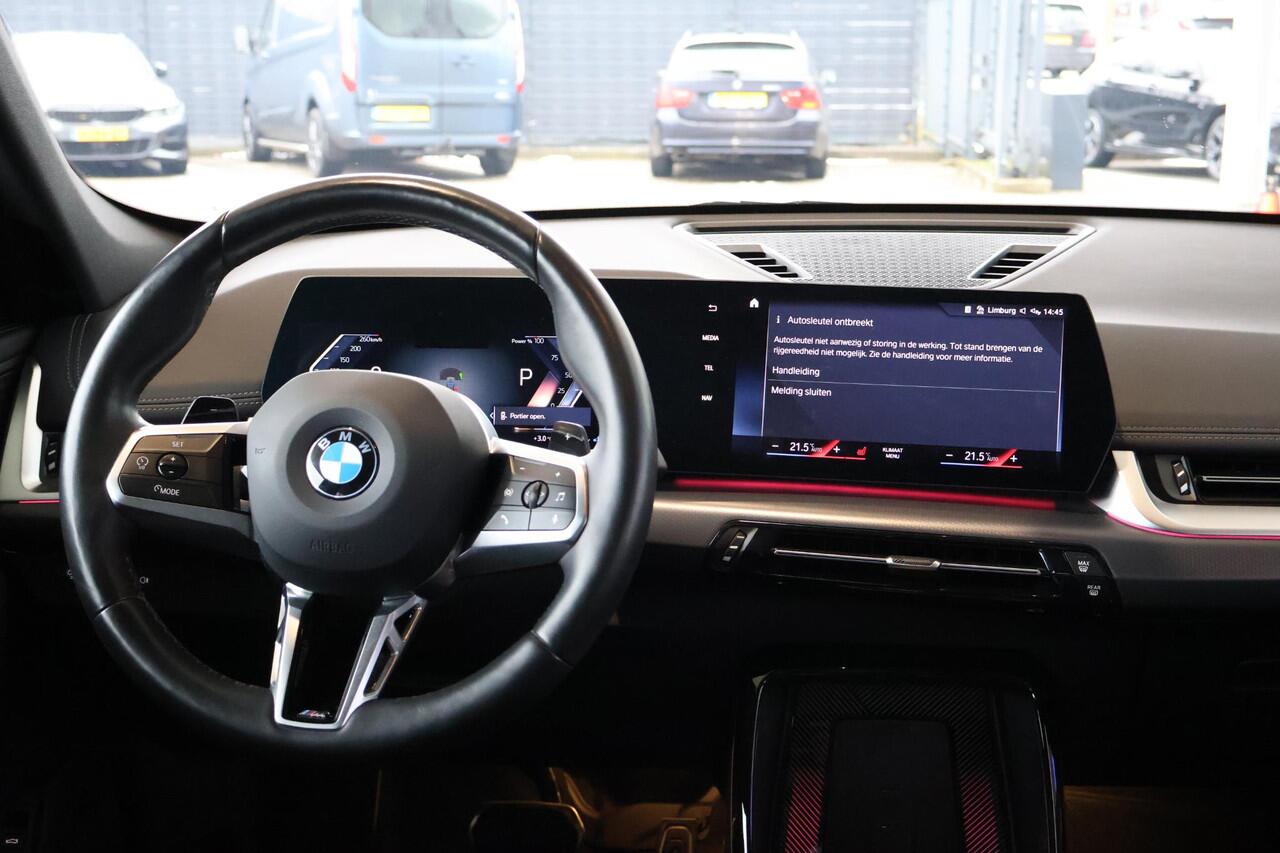 BMW X1 sDrive18i | M Sportpakket | Panorama Dak | Voorstoelen Verwarmd