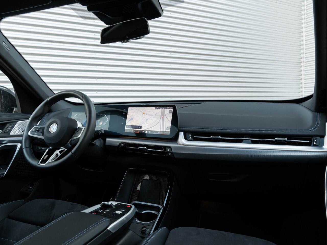 BMW X1 sDrive18i M-Sport Pro - Pano - Driving Ass Plus - Trekhaak - Harman Kardon