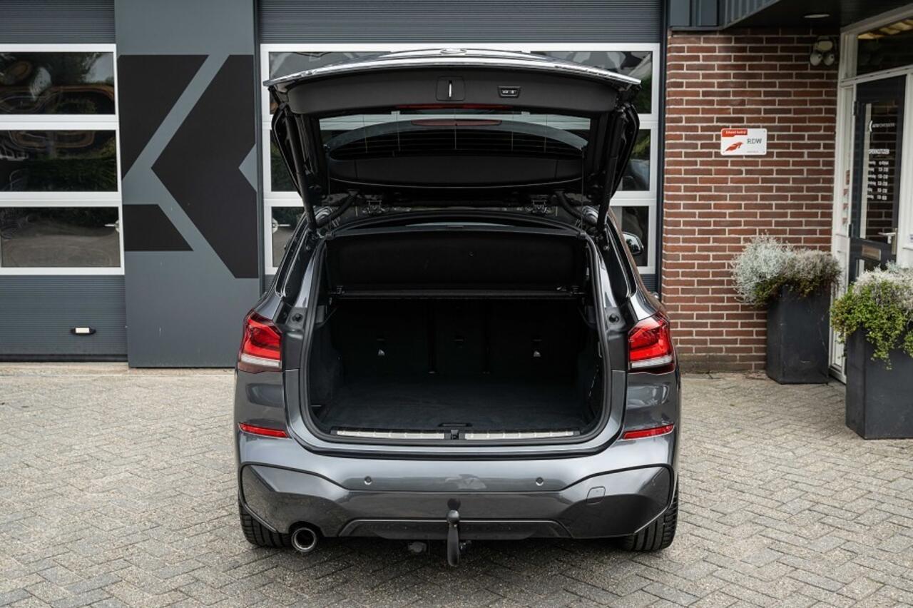 BMW X1 25e xDrive M Sport | Stoelverwarming | Trekhaak | Camera | Hifi-audio | Head-Up | Keyless | Stuurwielverwarming | 19' inch |