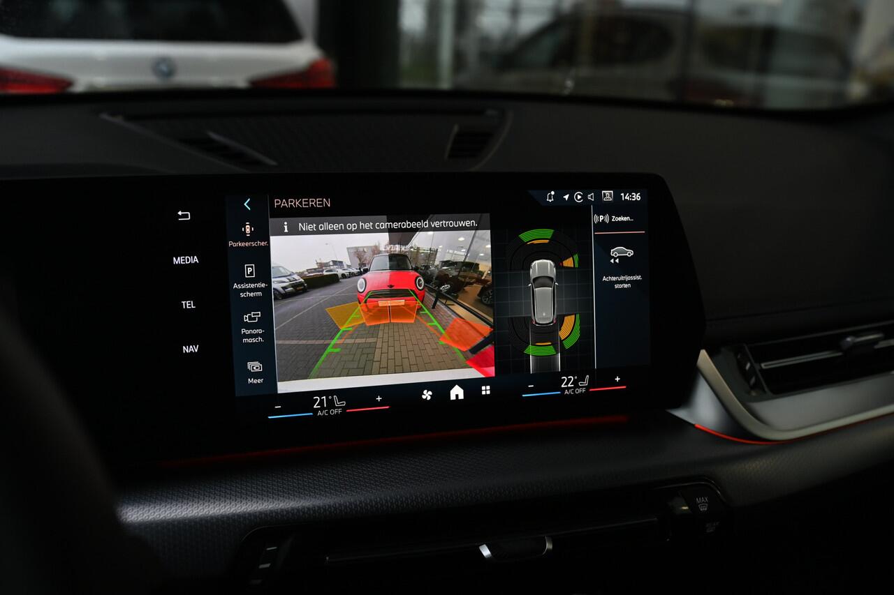 BMW X1 xDrive25e M Sport Automaat / Trekhaak / Sportstoelen / Achteruitrijcamera / M Adaptief onderstel / Stoelverwarming