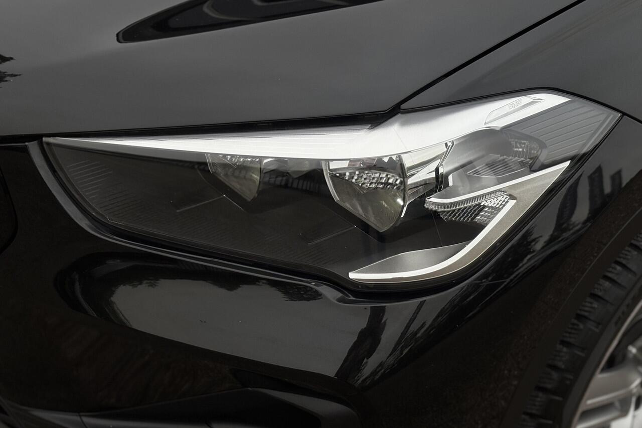 BMW X1 xDrive25e | Head-up | Camera | PDC V&A | Sportstoelen | Sportstuur | LED | DAB | 15x op voorraad !