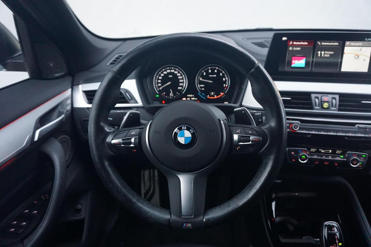 BMW X1 sDrive20i M Sport | Harman Kardon / Elektrische stoelen met Memory / Stoel & Stuurwielverwarming