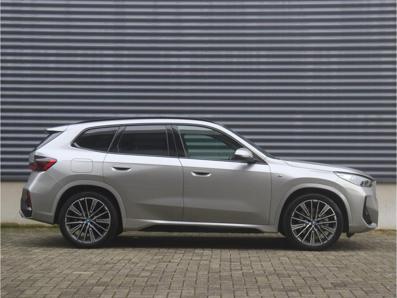 BMW X1 xDrive30e | M Sportpakket | Panodak | Head-Up | Driving Assistant Plus | Comfort acces| Parking Assistant Plus | 20'' LMV