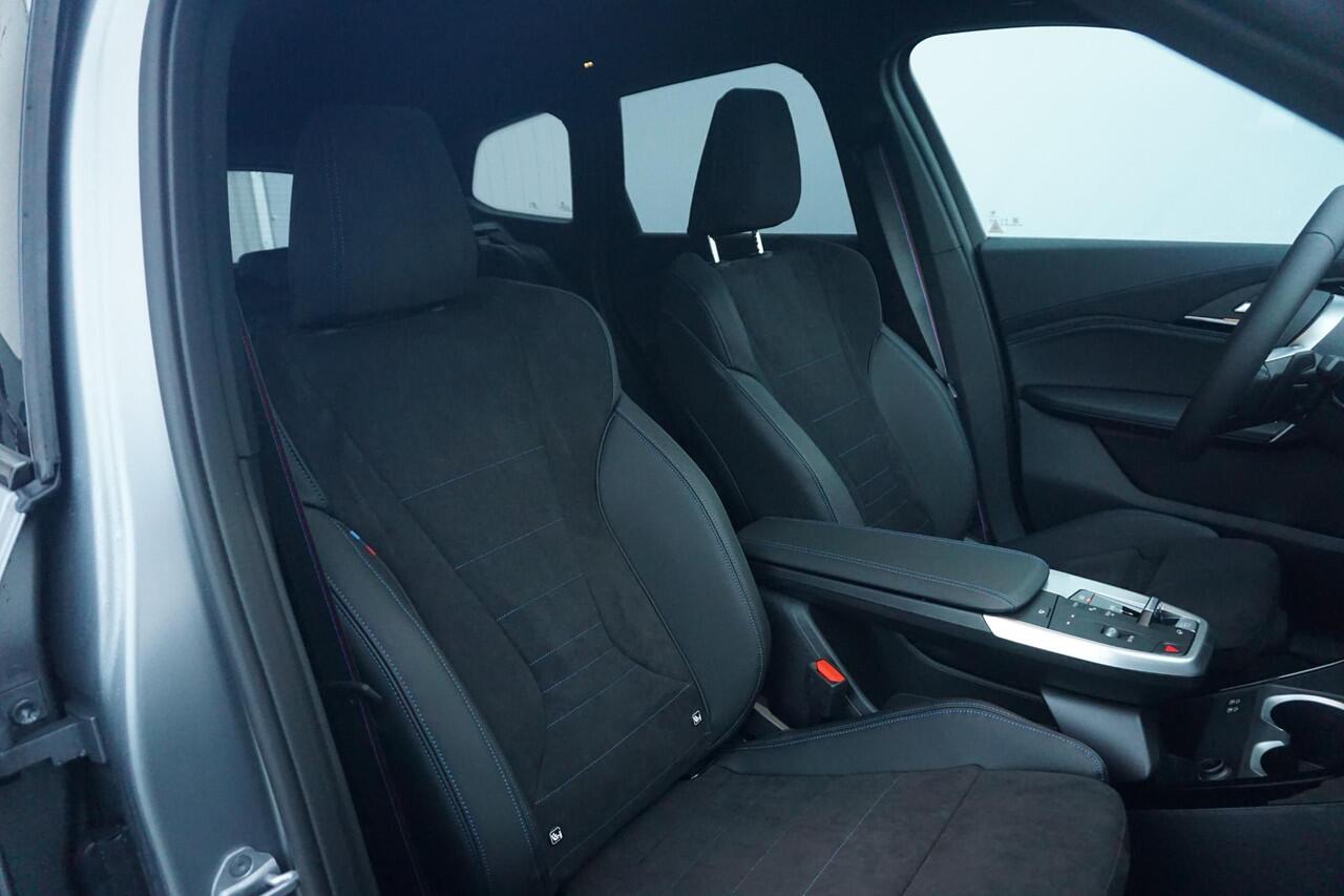 BMW X1 sDrive20i M Sportpakket Pro 19'' / Panoramadak / Elektrisch verstelbare stoelen / Harman Kardon / Trekhaak