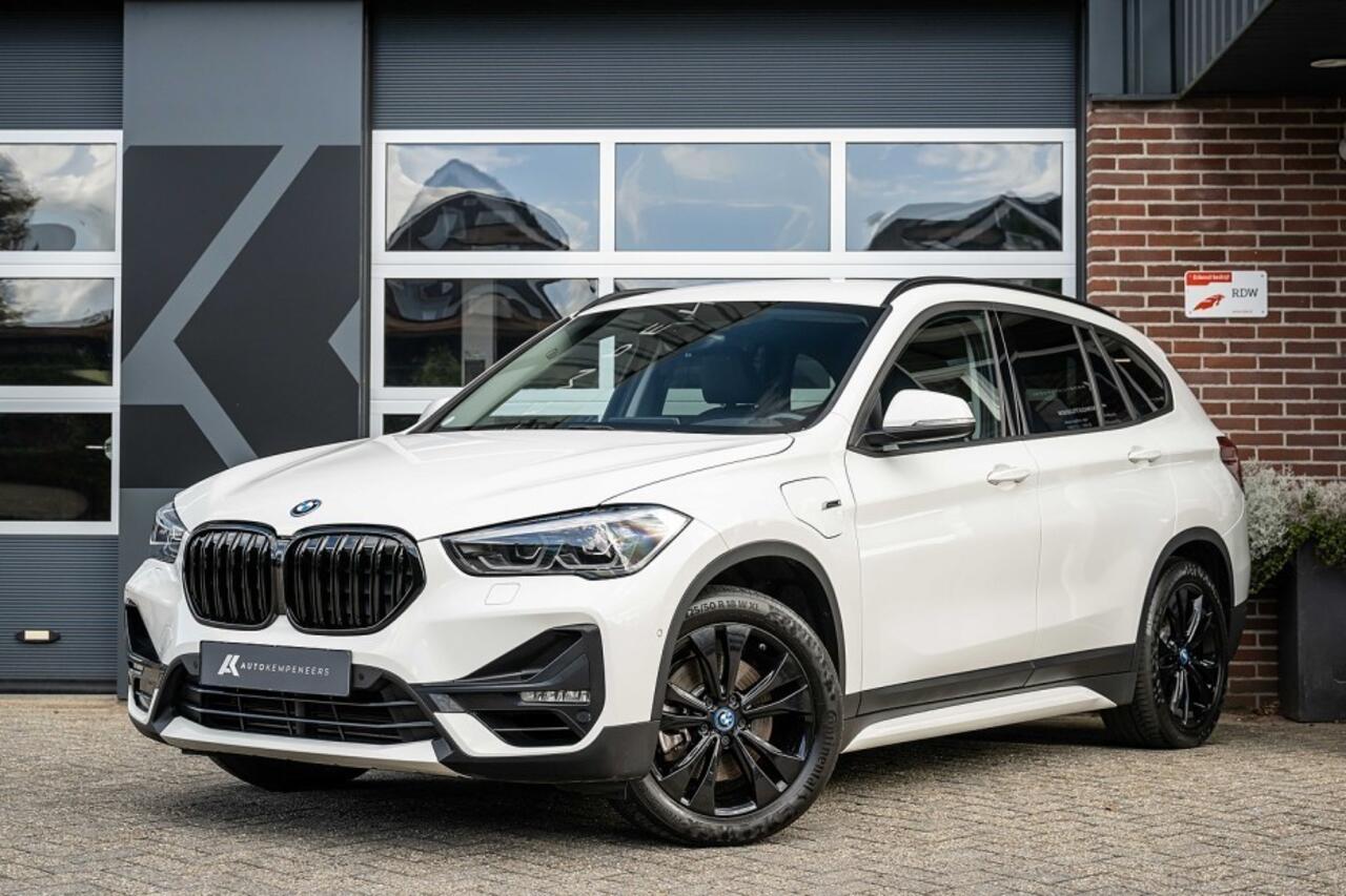 BMW X1 25e xDrive | Sportline | Head-up | Hifi | Trekhaak | Camera | M-Sport stuurwiel | | 18' inch |