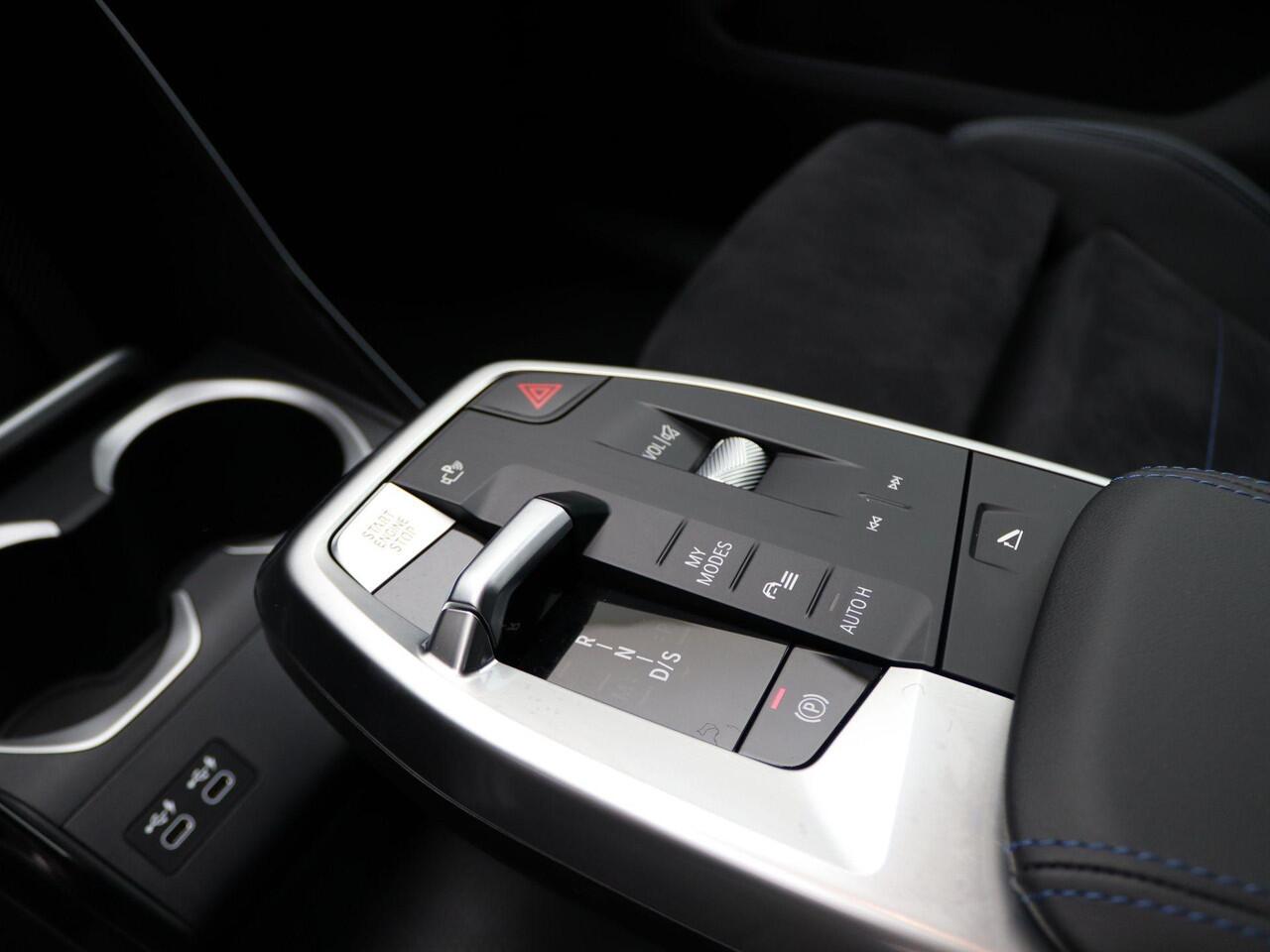 BMW X1 xDrive30e M Sportpakket | Premium Pack | Adaptief M Onderstel | Comfort Access | Trekhaak | Driving Assistant Plus | 18''