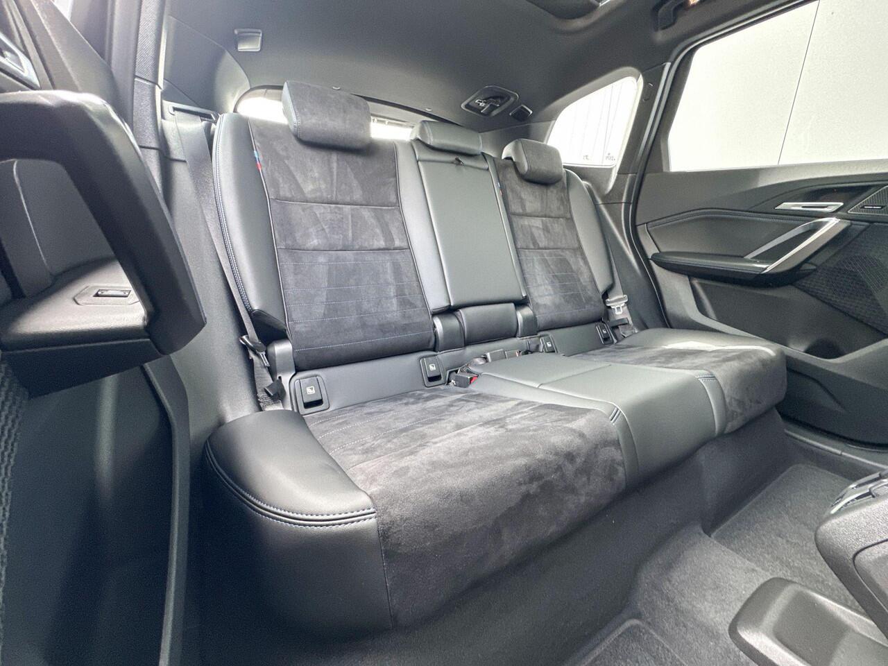 BMW X1 xDrive25e M-Sport Glazen Schuifdak / Harman Kardon / Adaptief LED / Comfort Acces / 19 Inch / Getinte Ramen