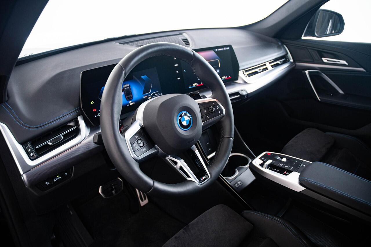 BMW X1 xDrive25e M Sport - Elektrisch verwarmde voorstoelen - Sportstoelen - Comfort Access Driving Assistant Plus - Grootlichtassistent - Adaptief M Onderstel - Automatisch dimmende binnenspiegel -