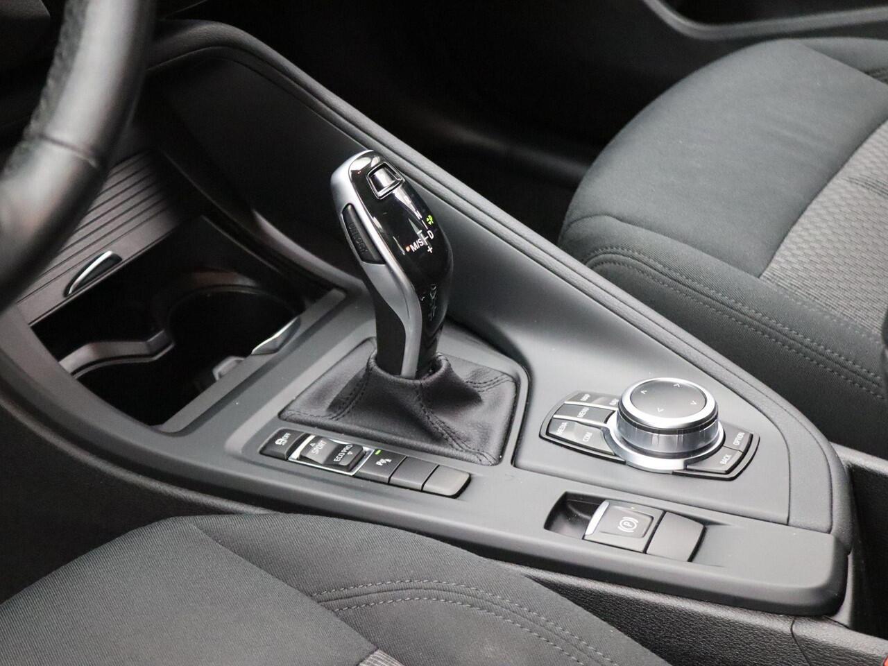 BMW X1 sDrive18i Achteruitrijcamera | Head-up Display | Afneembare Trekhaak | Navigatie Prof. | LM 17''