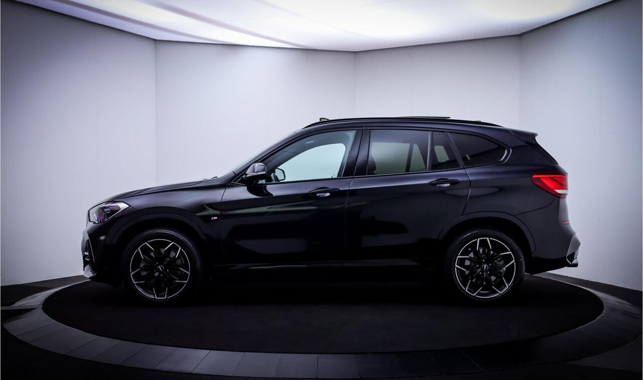 BMW X1 20iA Xdr.M-SPORT High Executive PANO | HEAD UP | LEDER | FULL LED | STOELVERW | DAB | NAVI | CRUISE | LMV